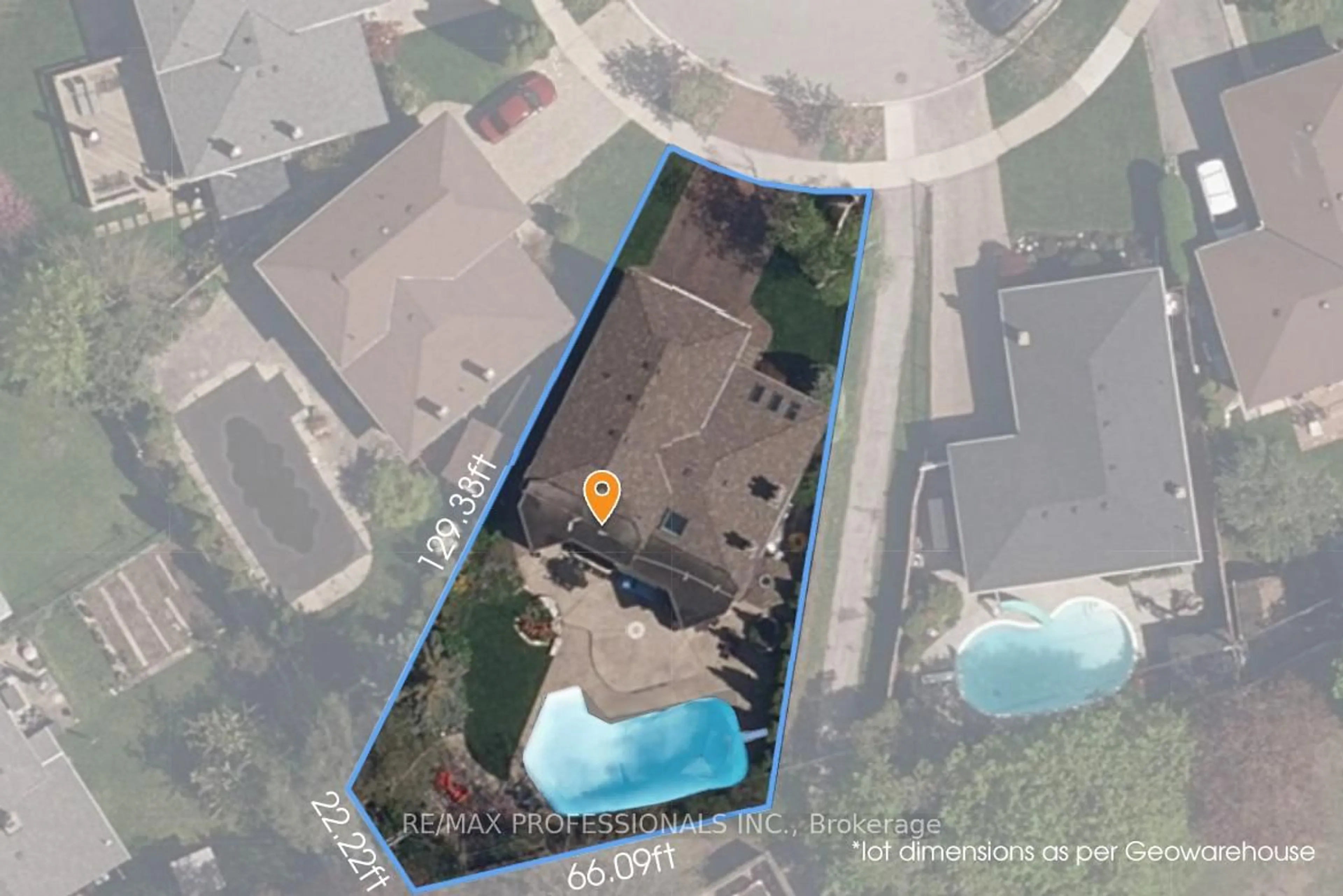 A pic from outside/outdoor area/front of a property/back of a property/a pic from drone, street for 16 Woodpark Rd, Toronto Ontario M9P 1L9