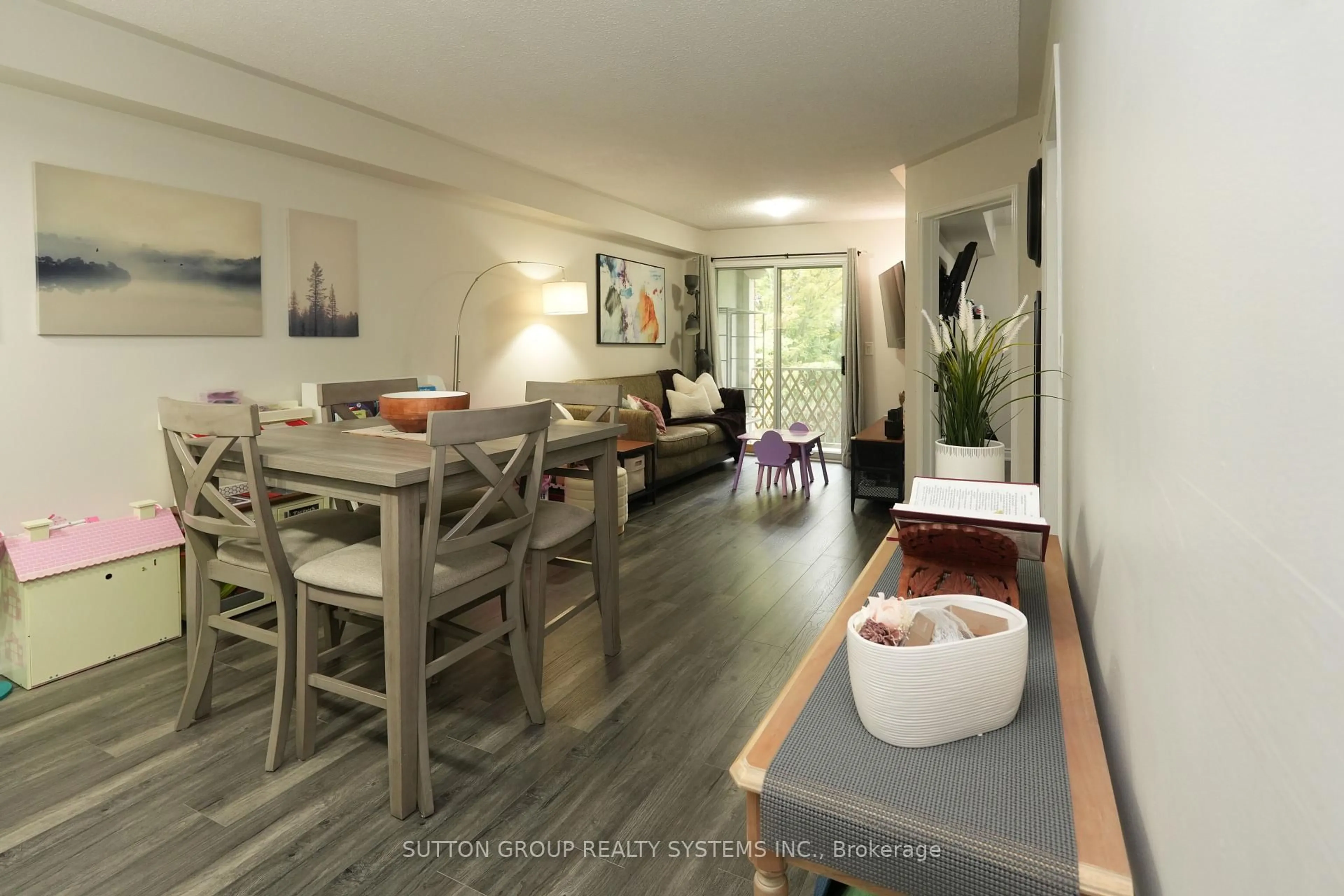 Living room with furniture, wood/laminate floor for 103 Bristol Rd #183, Mississauga Ontario L4Z 3P6