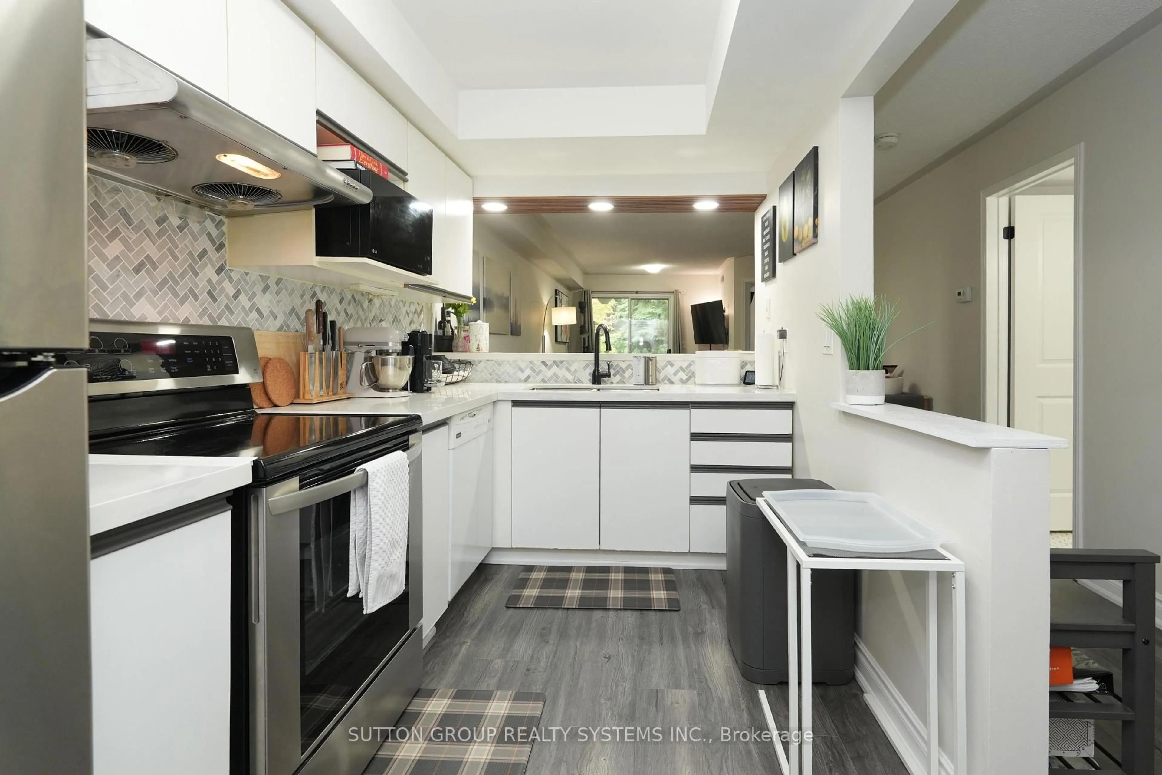 Contemporary kitchen, ceramic/tile floor for 103 Bristol Rd #183, Mississauga Ontario L4Z 3P6