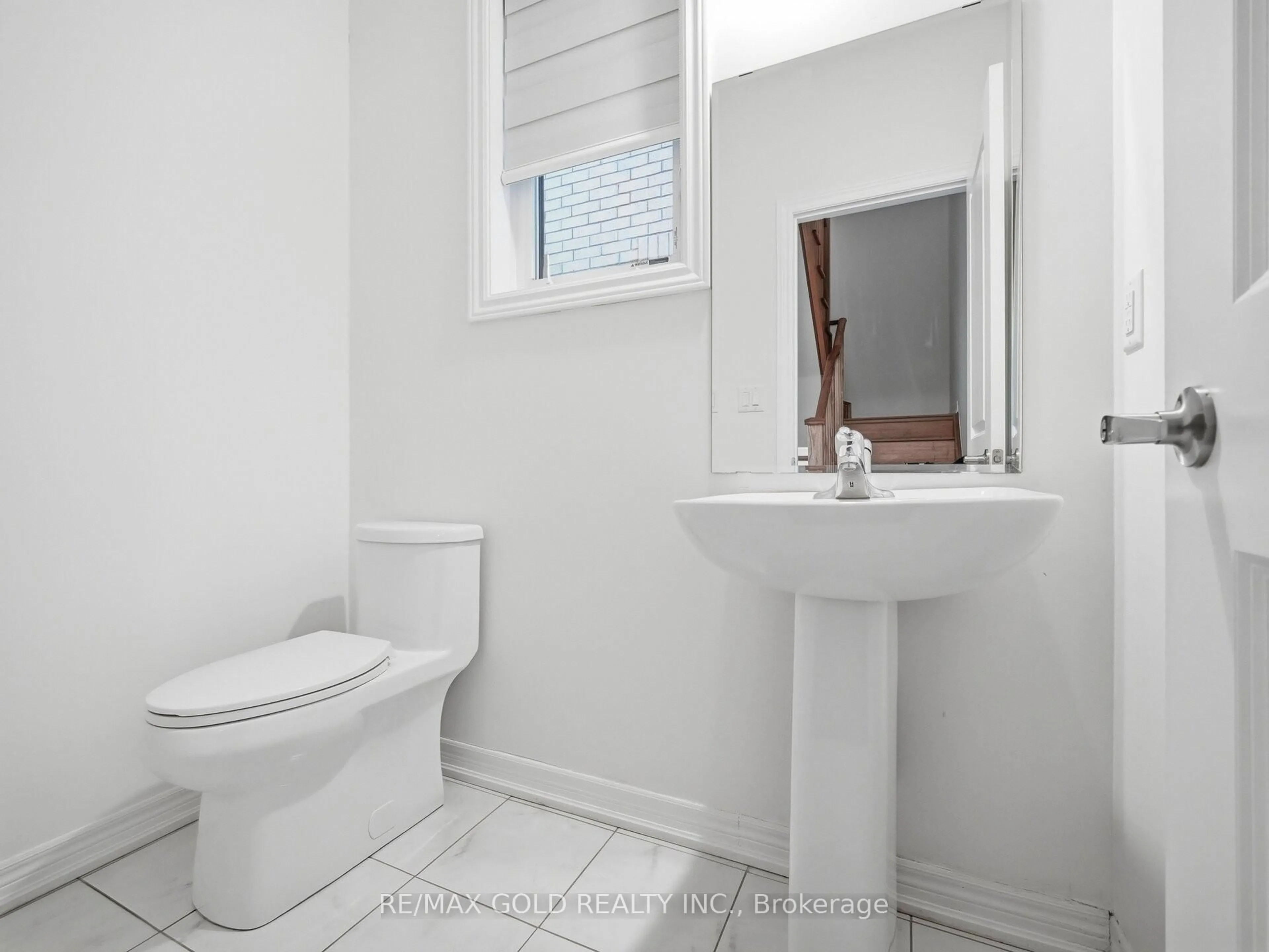 Standard bathroom, unknown for 20 Skyridge Dr, Brampton Ontario L6P 4P3
