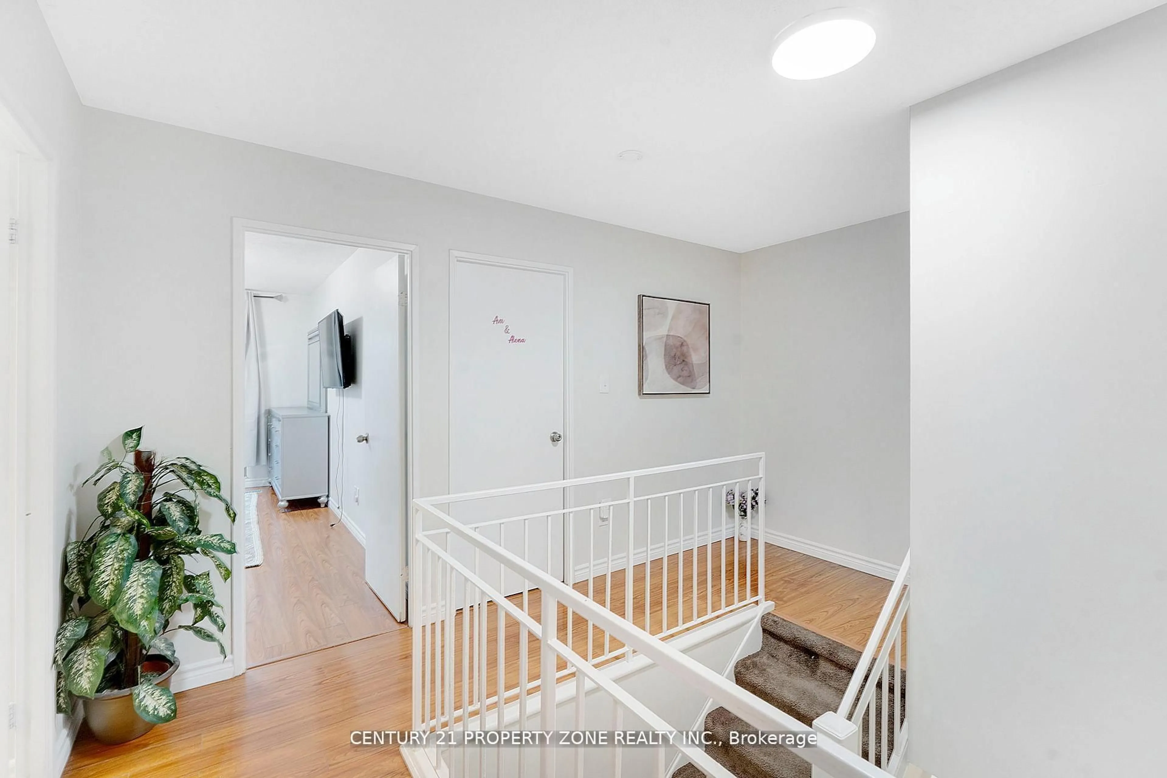 Indoor entryway for 1250 Mississauga Valley Blvd #152, Mississauga Ontario L5A 3R6