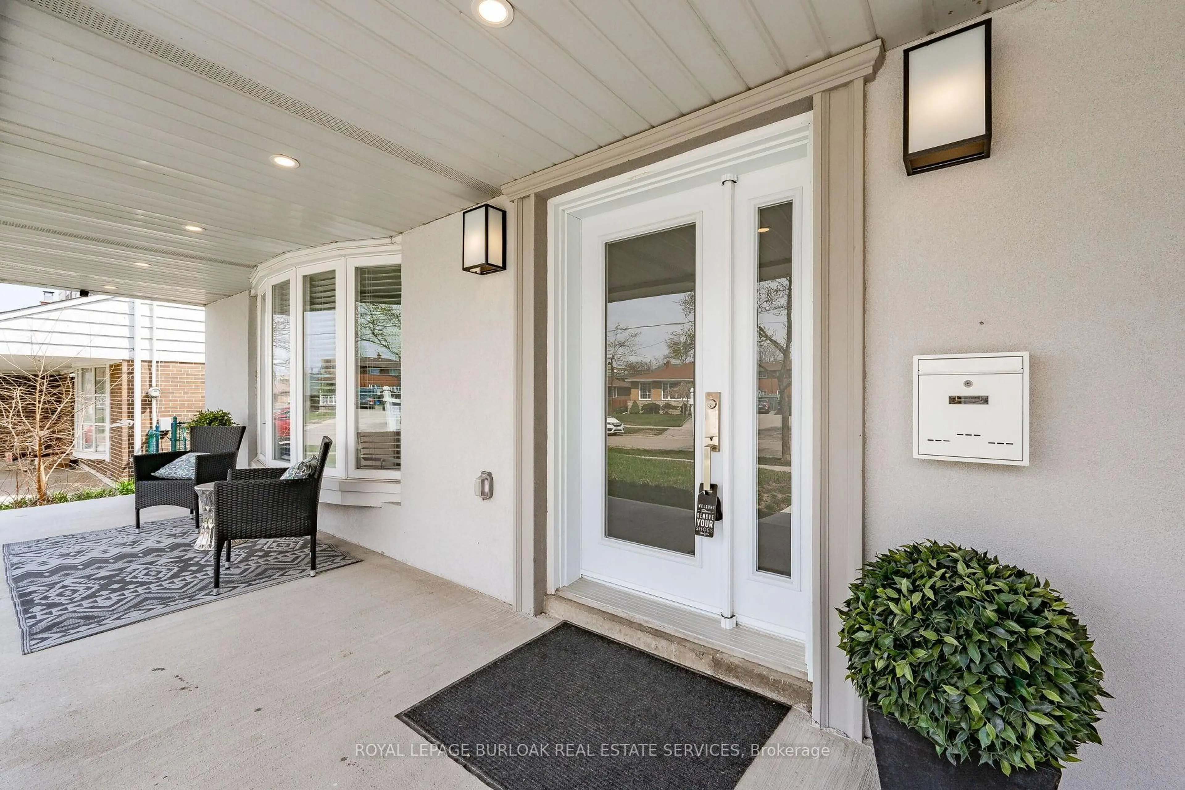 Indoor entryway for 83 Shendale Dr, Toronto Ontario M9W 2B6