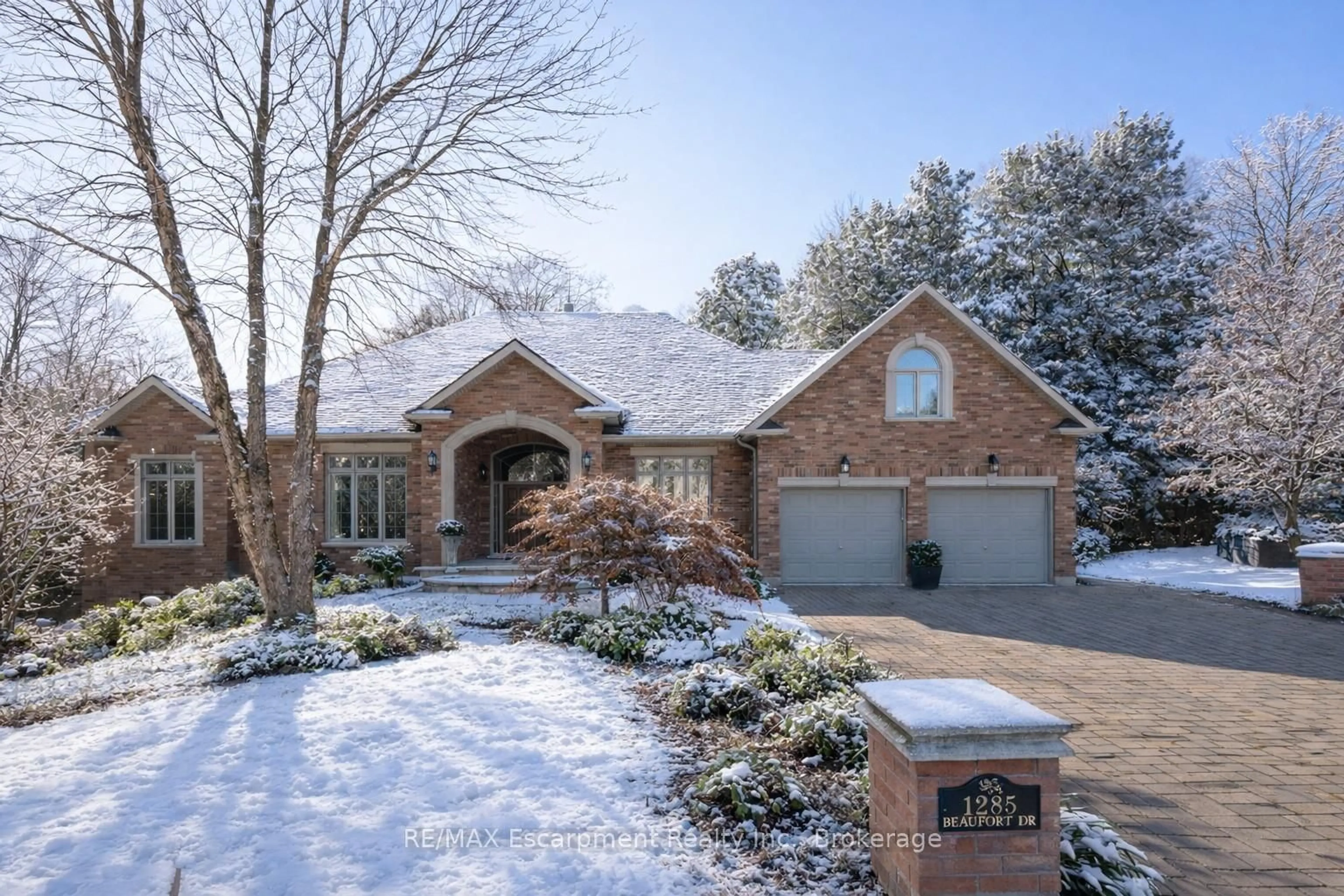 Home with brick exterior material, street for 1285 Beaufort Dr, Burlington Ontario L7P 4V9