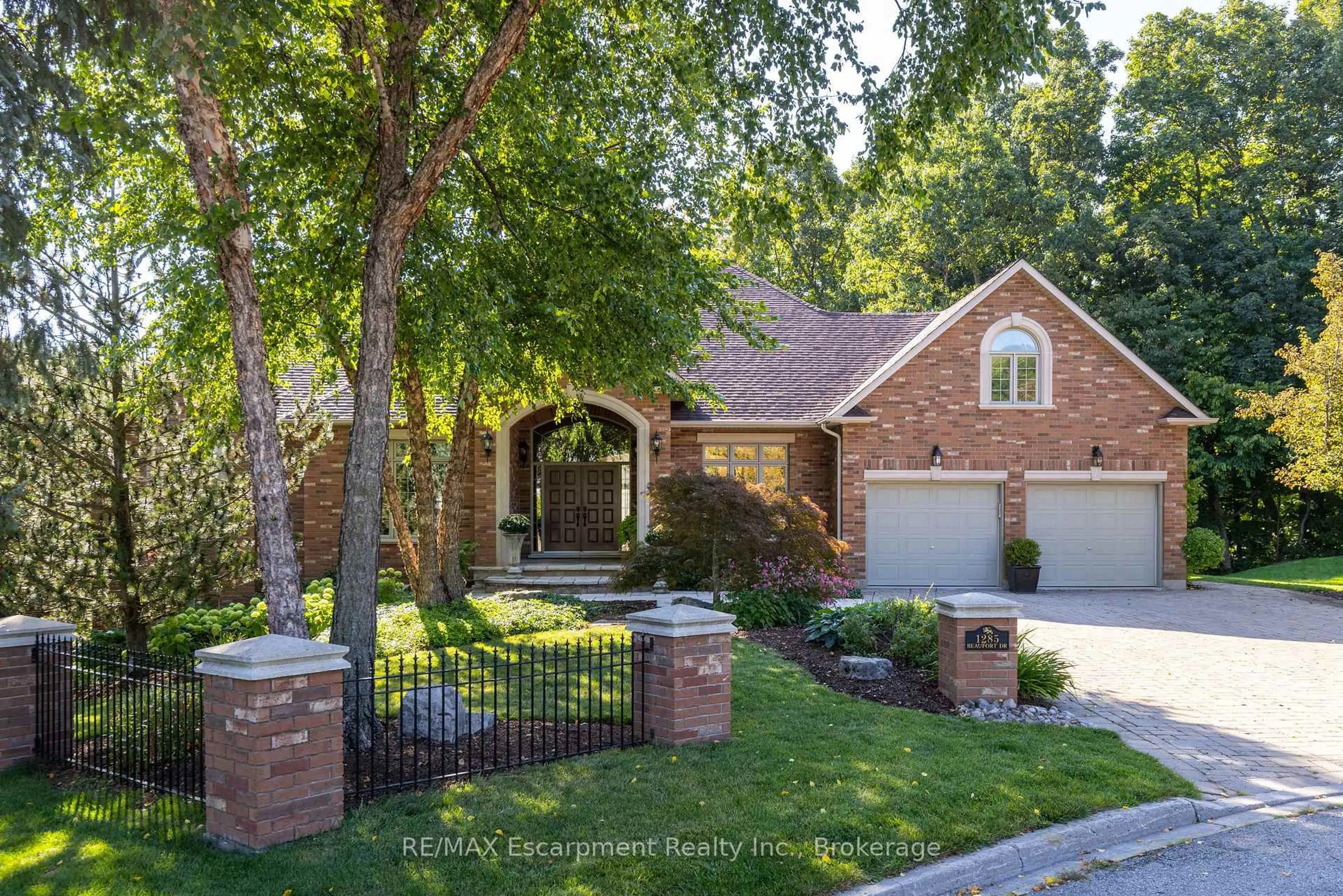 Home with brick exterior material, street for 1285 Beaufort Dr, Burlington Ontario L7P 4V9