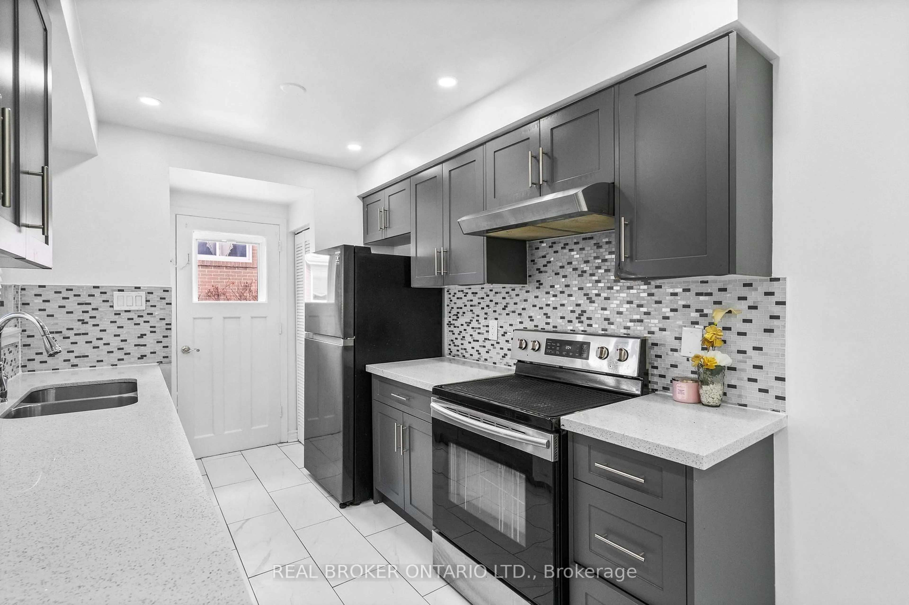 Standard kitchen, ceramic/tile floor for 11 Cathcart Cres, Brampton Ontario L6T 2A4