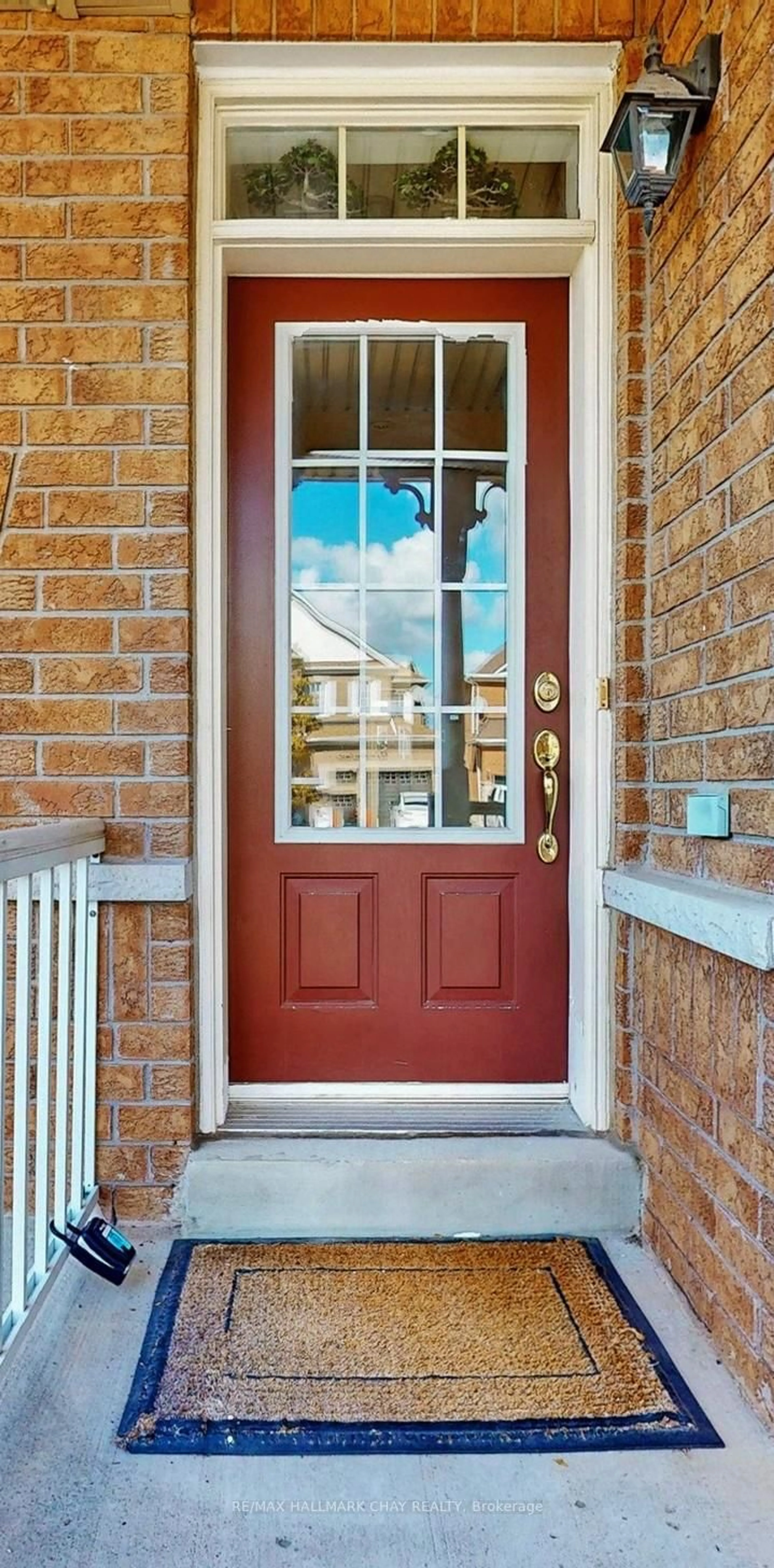 Indoor entryway for 76 Cobblestone Crt, Brampton Ontario L6R 2S4
