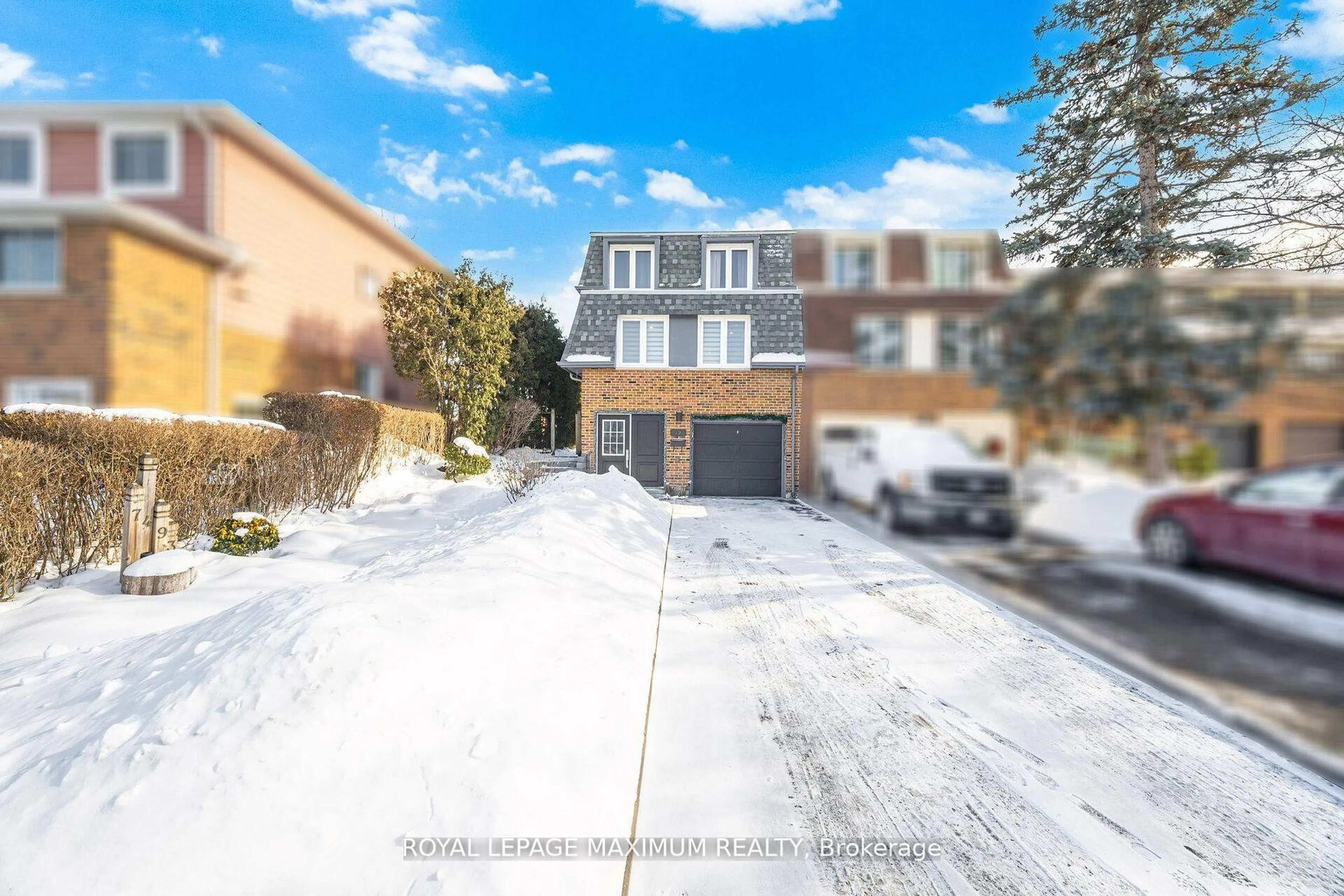 A pic from outside/outdoor area/front of a property/back of a property/a pic from drone, street for 7493 Bybrook Dr, Mississauga Ontario L4T 3R4