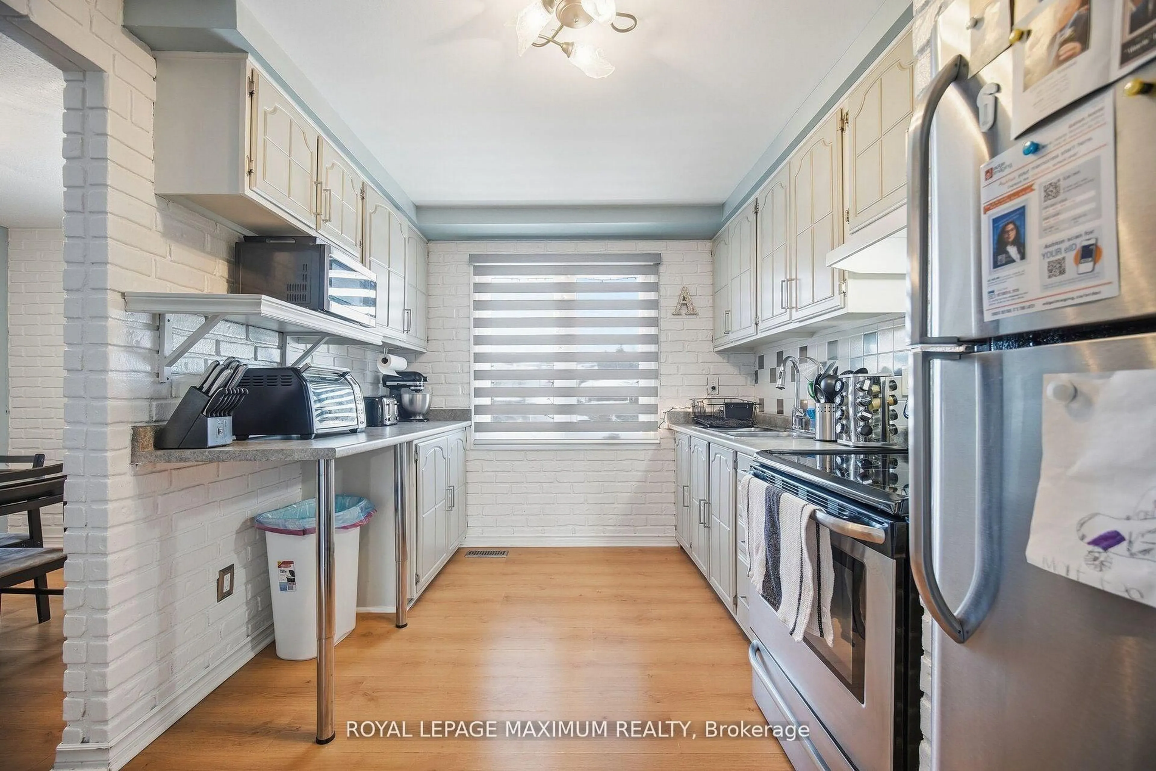 Standard kitchen, unknown for 7493 Bybrook Dr, Mississauga Ontario L4T 3R4