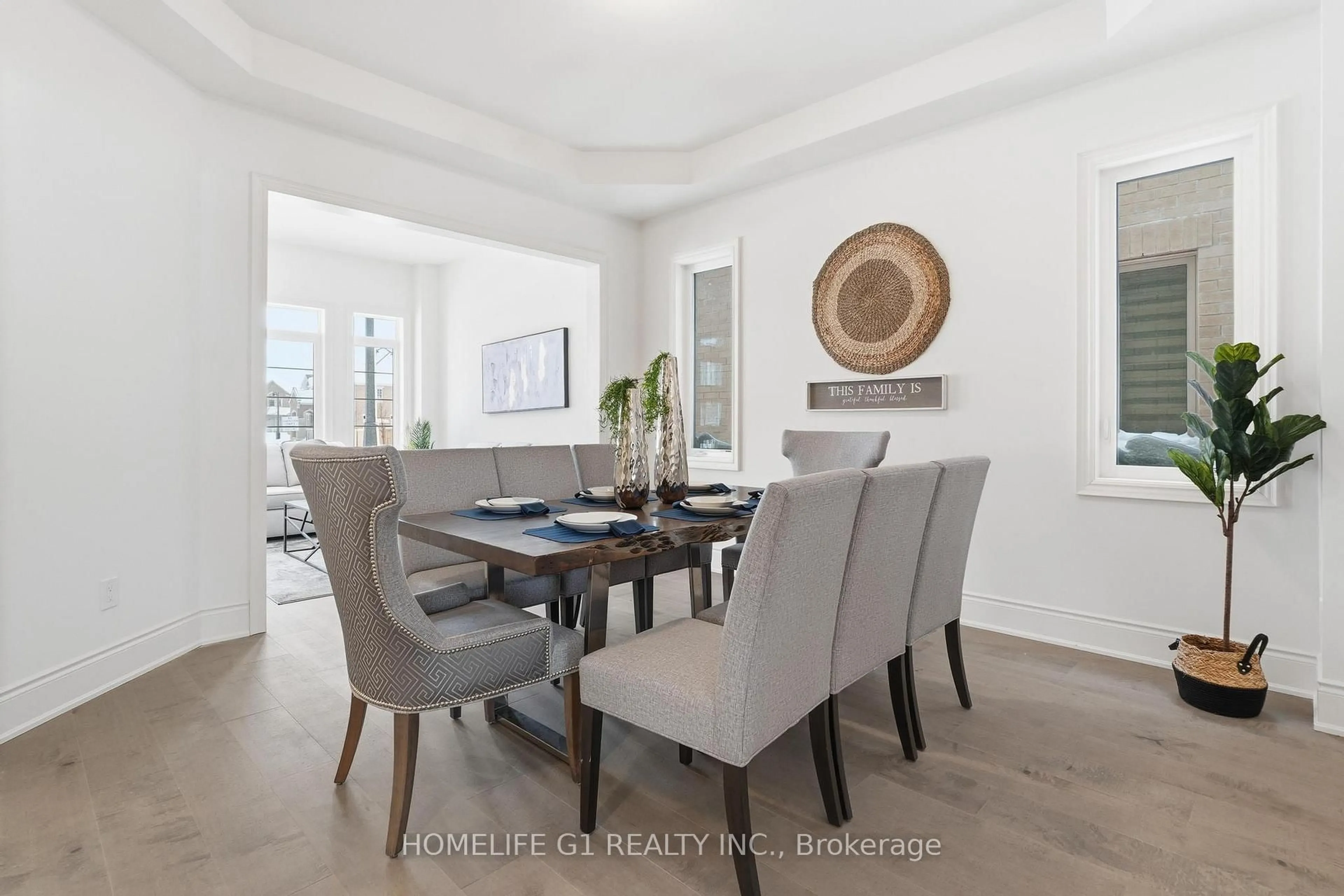 Dining room, ceramic/tile floor for 37 North Park Blvd, Oakville Ontario L6M 0W8