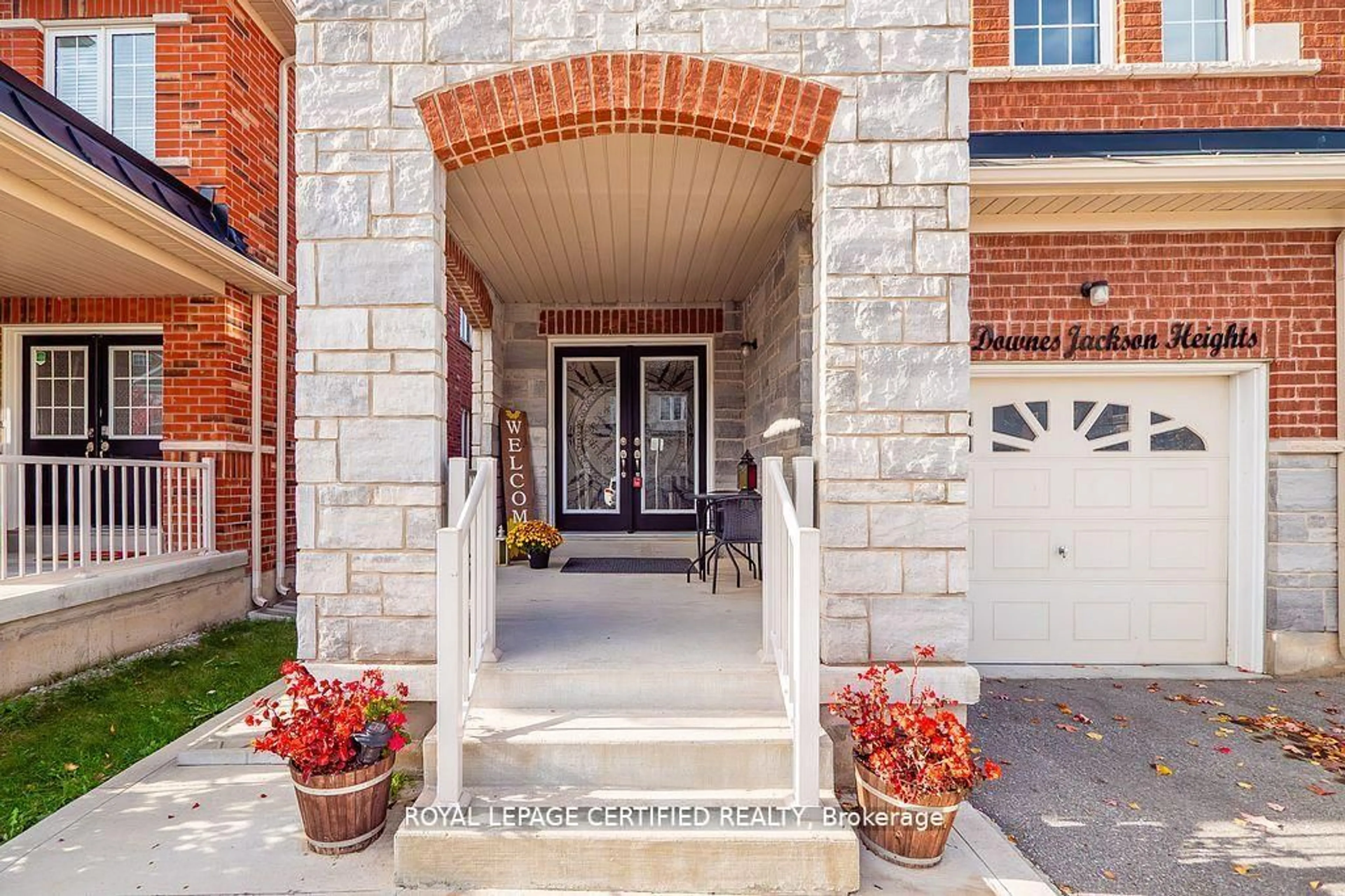 Indoor entryway for 497 Downes Jackson Hts, Milton Ontario L9T 8W2