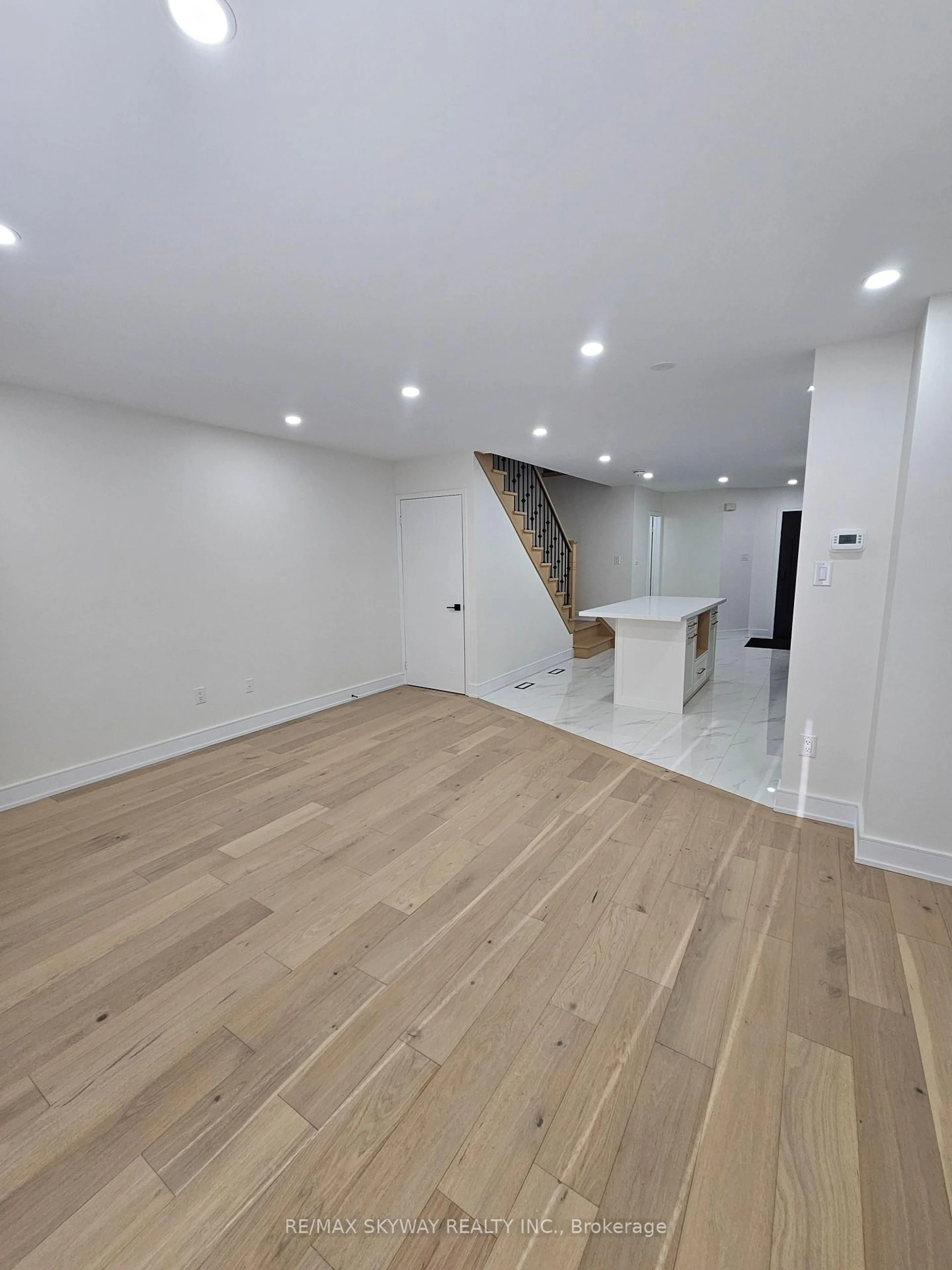 A pic of a room for 5524 Cortina Cres, Mississauga Ontario L4Z 3R1