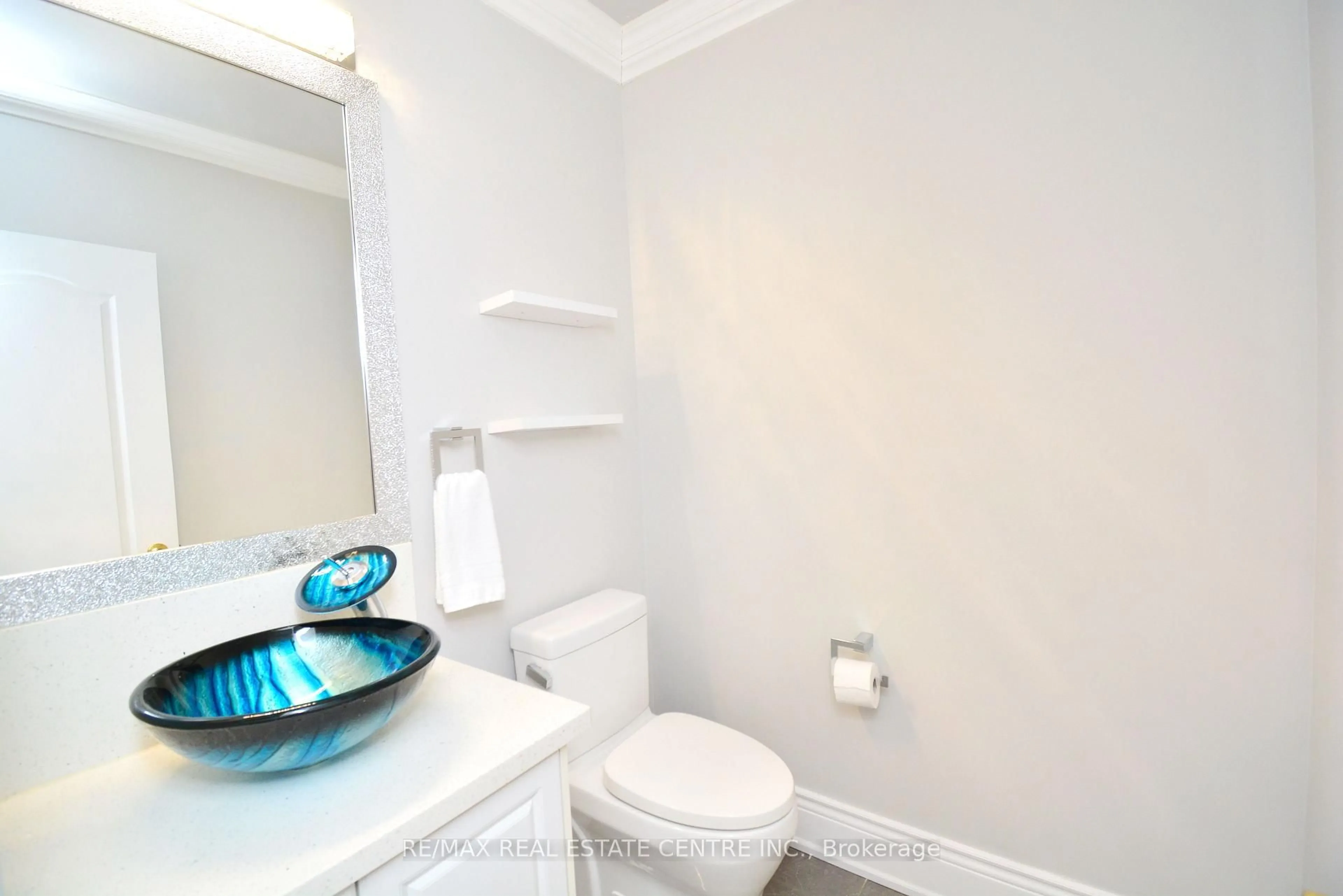 Standard bathroom, ceramic/tile floor for 94 Seahorse Ave, Brampton Ontario L6V 4N8