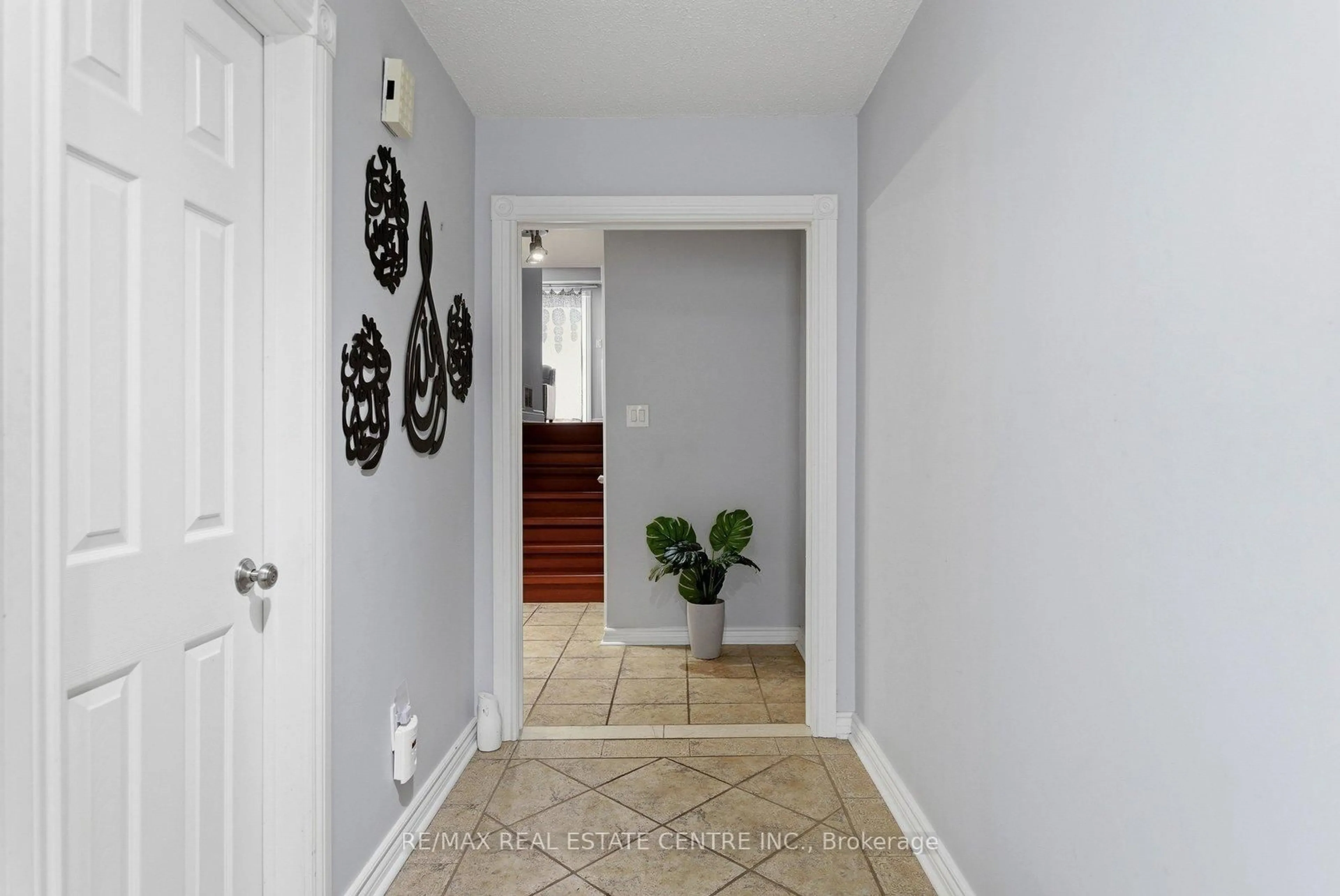 Indoor entryway for 4168 Powderhorn Cres, Mississauga Ontario L5L 3B9