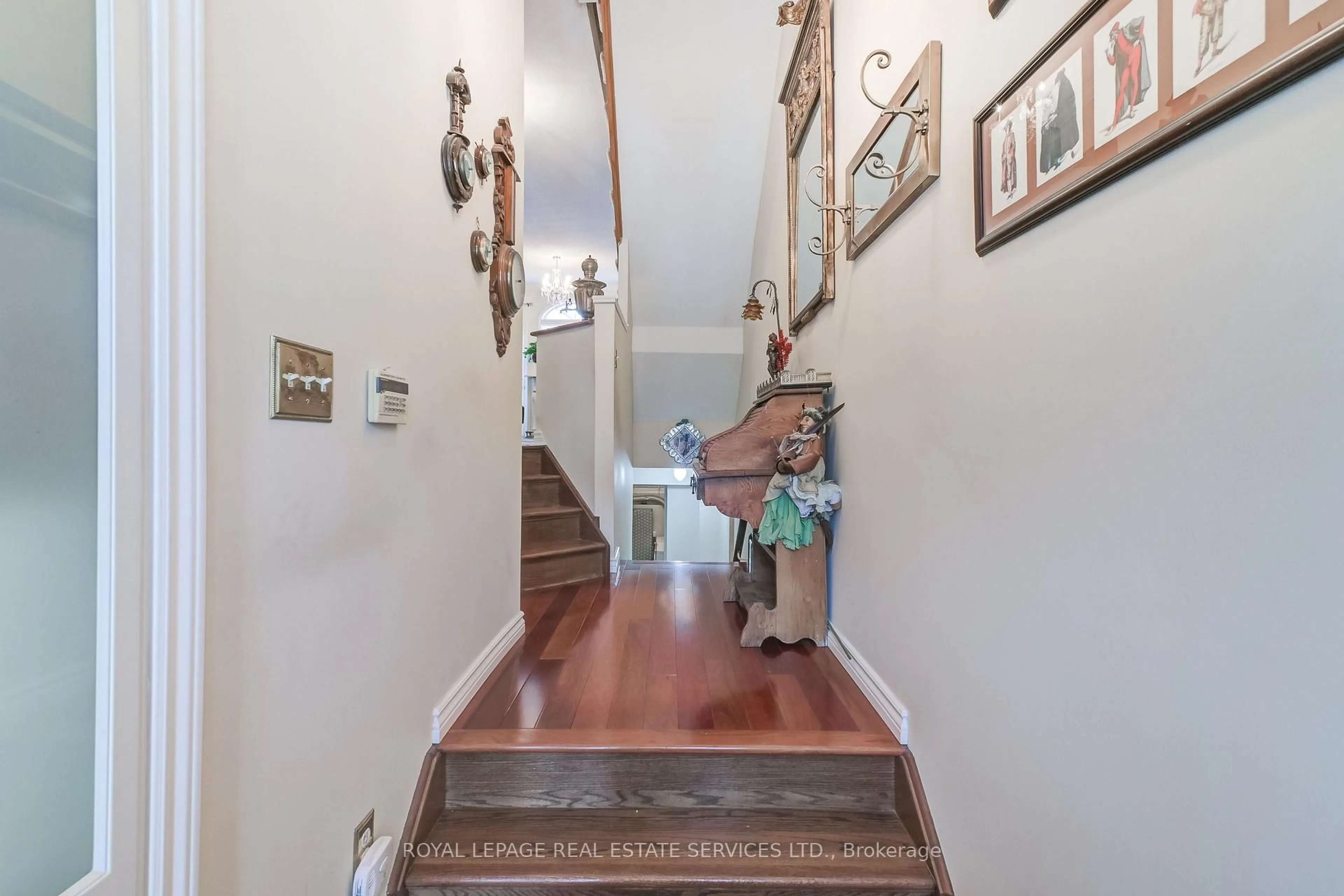 Unknown for 8 Granite Crt, Toronto Ontario M8V 4A4