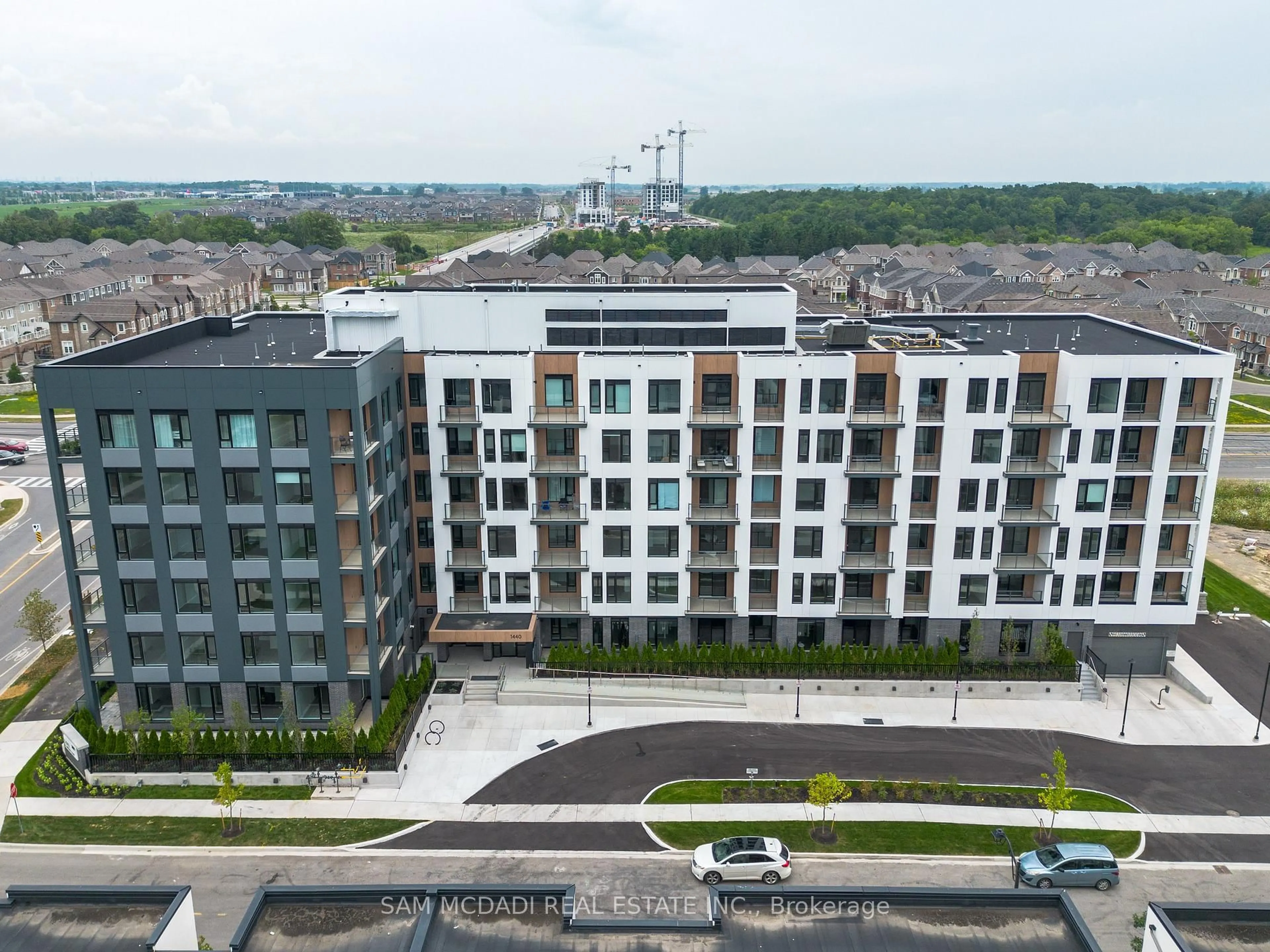 A pic from outside/outdoor area/front of a property/back of a property/a pic from drone, city buildings view from balcony for 1440 Clarriage Crt #308, Milton Ontario L9T 2X5