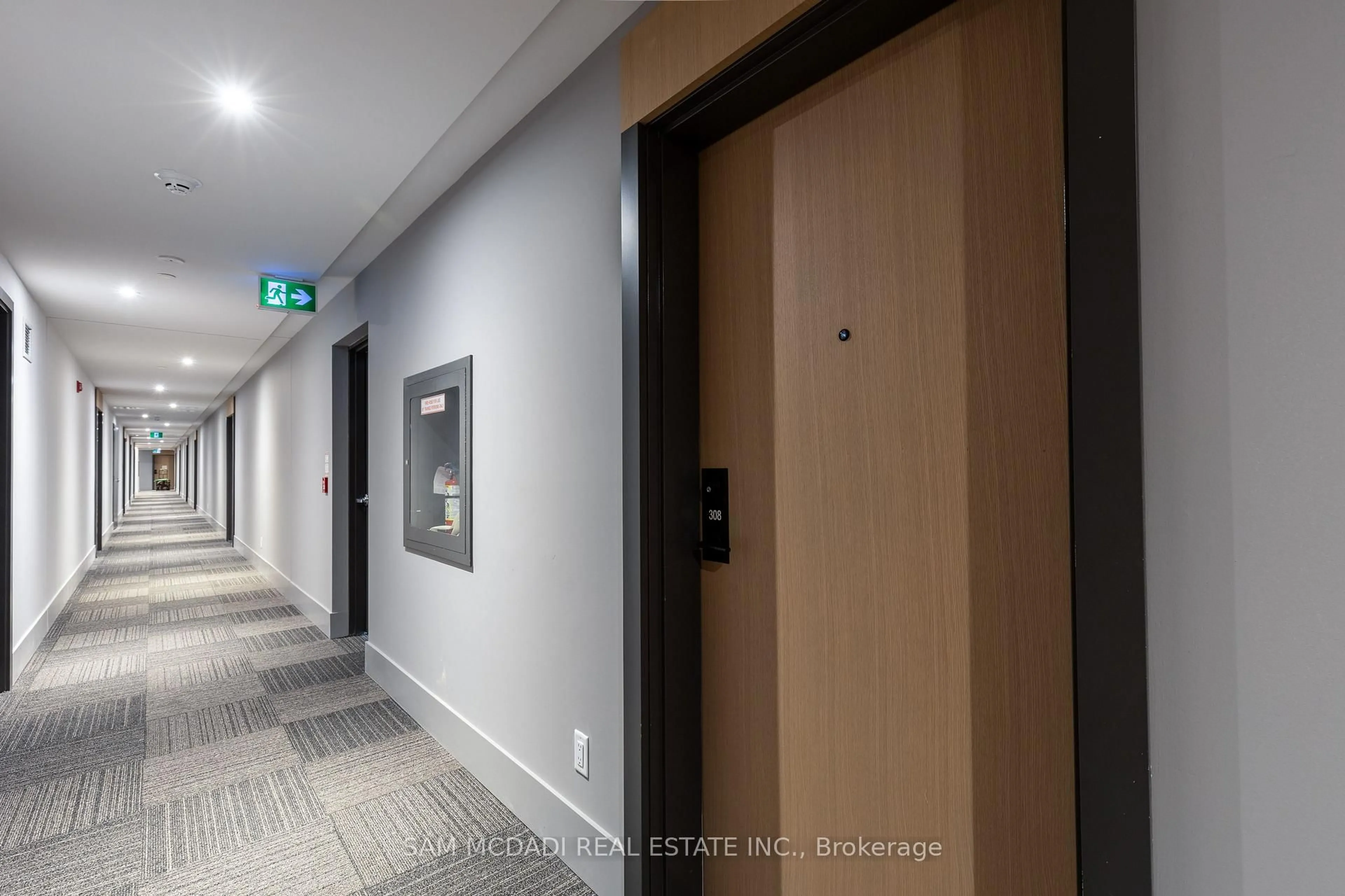 Indoor foyer for 1440 Clarriage Crt #308, Milton Ontario L9T 2X5