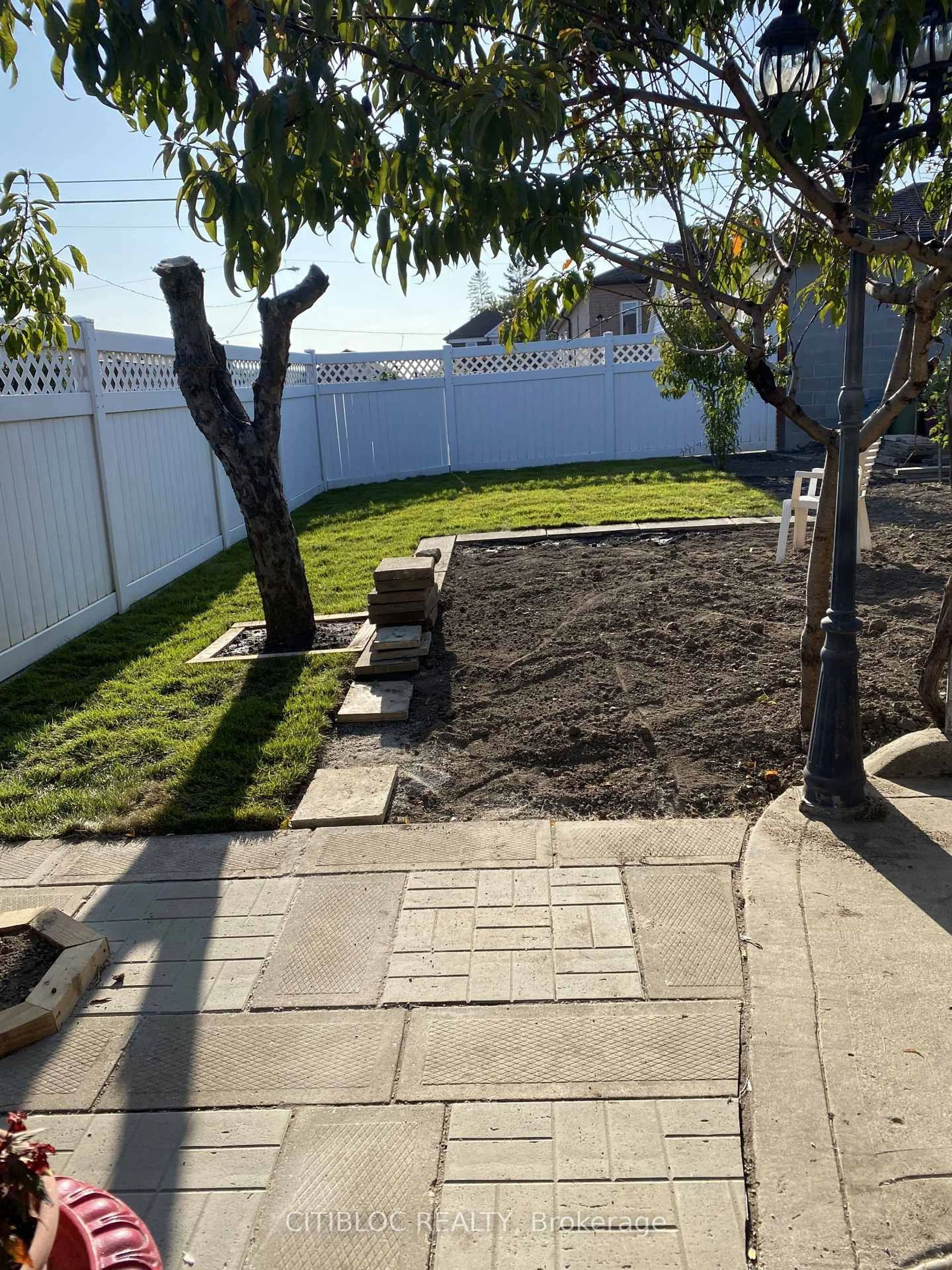 Patio, street for 74 Kirknewton Rd, Toronto Ontario M6E 3Y2