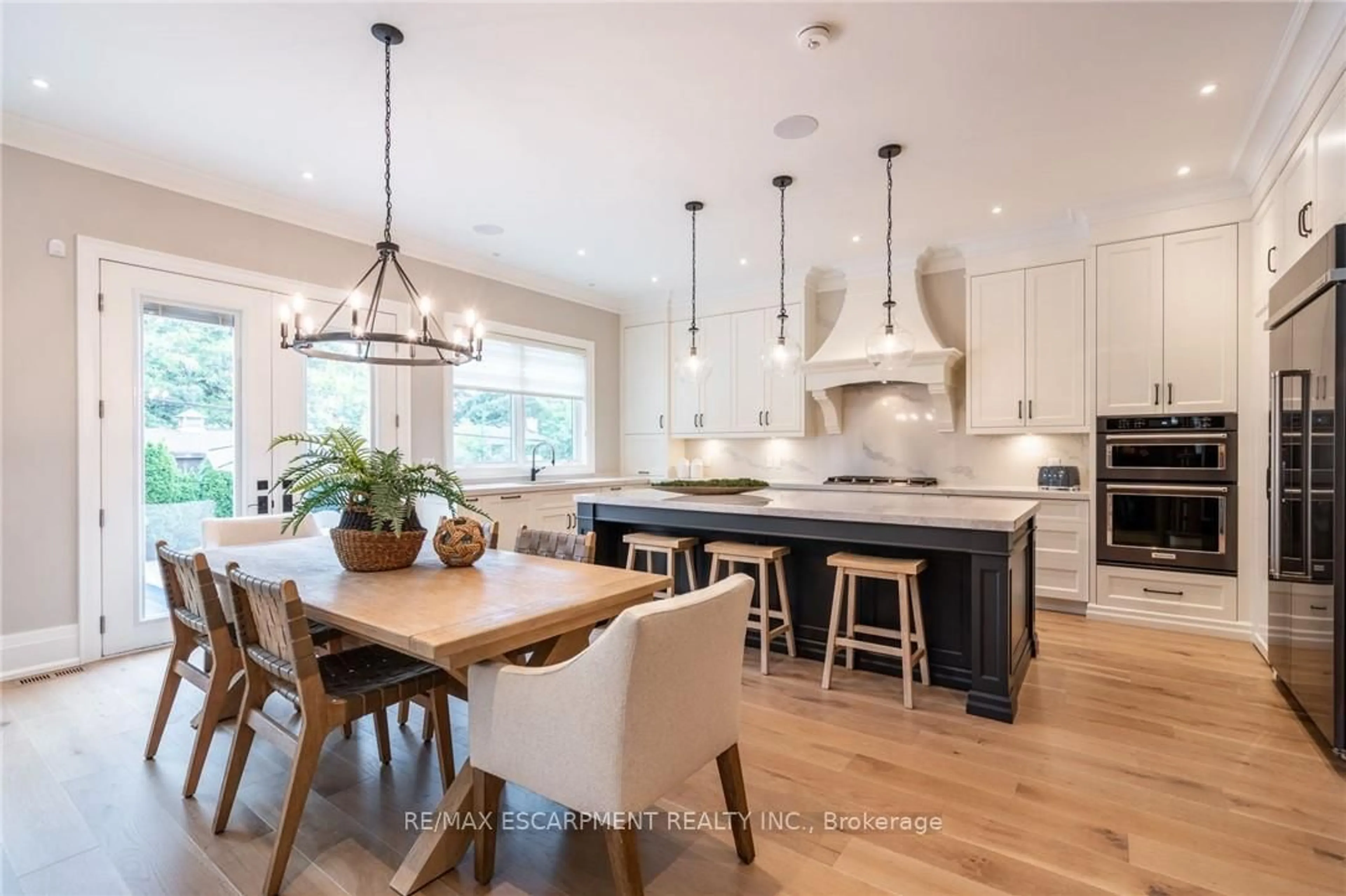 Open concept kitchen, wood/laminate floor for 385 Pine Cove Rd, Burlington Ontario L7N 1W4