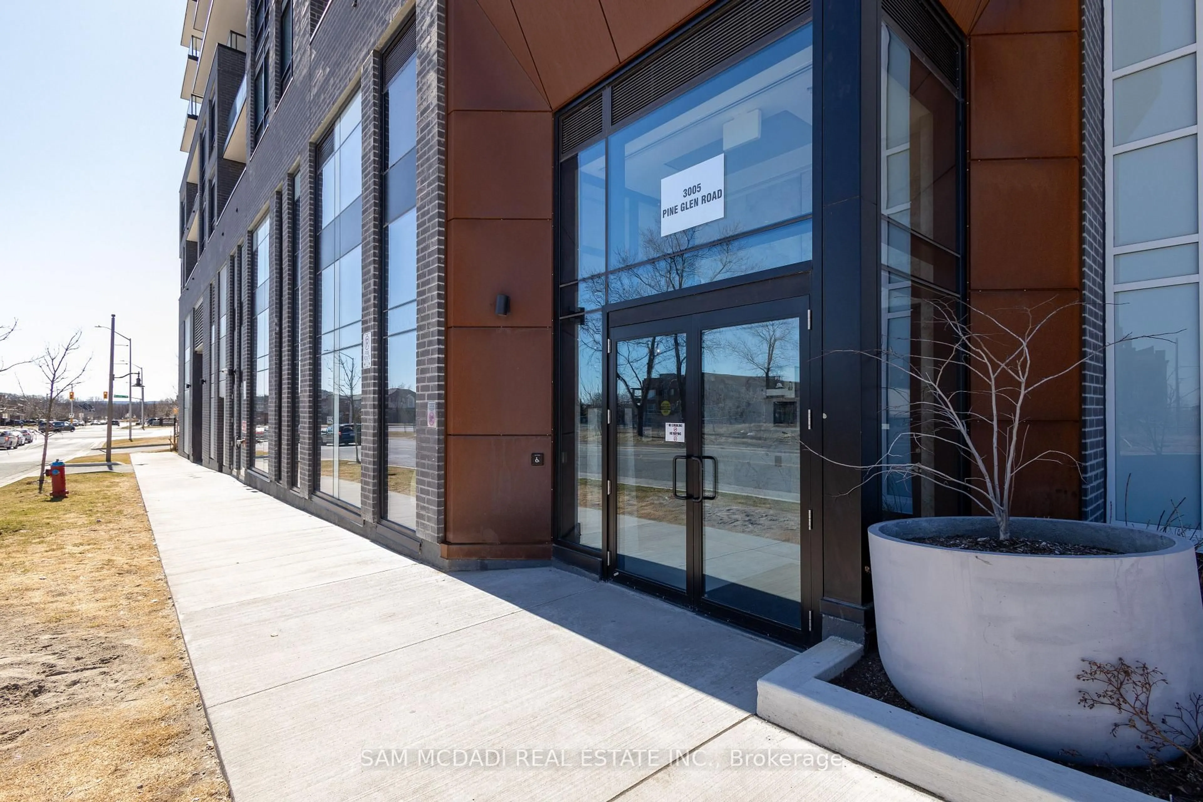 Indoor foyer for 3005 Pine Glen Rd #703, Oakville Ontario L6M 5P5