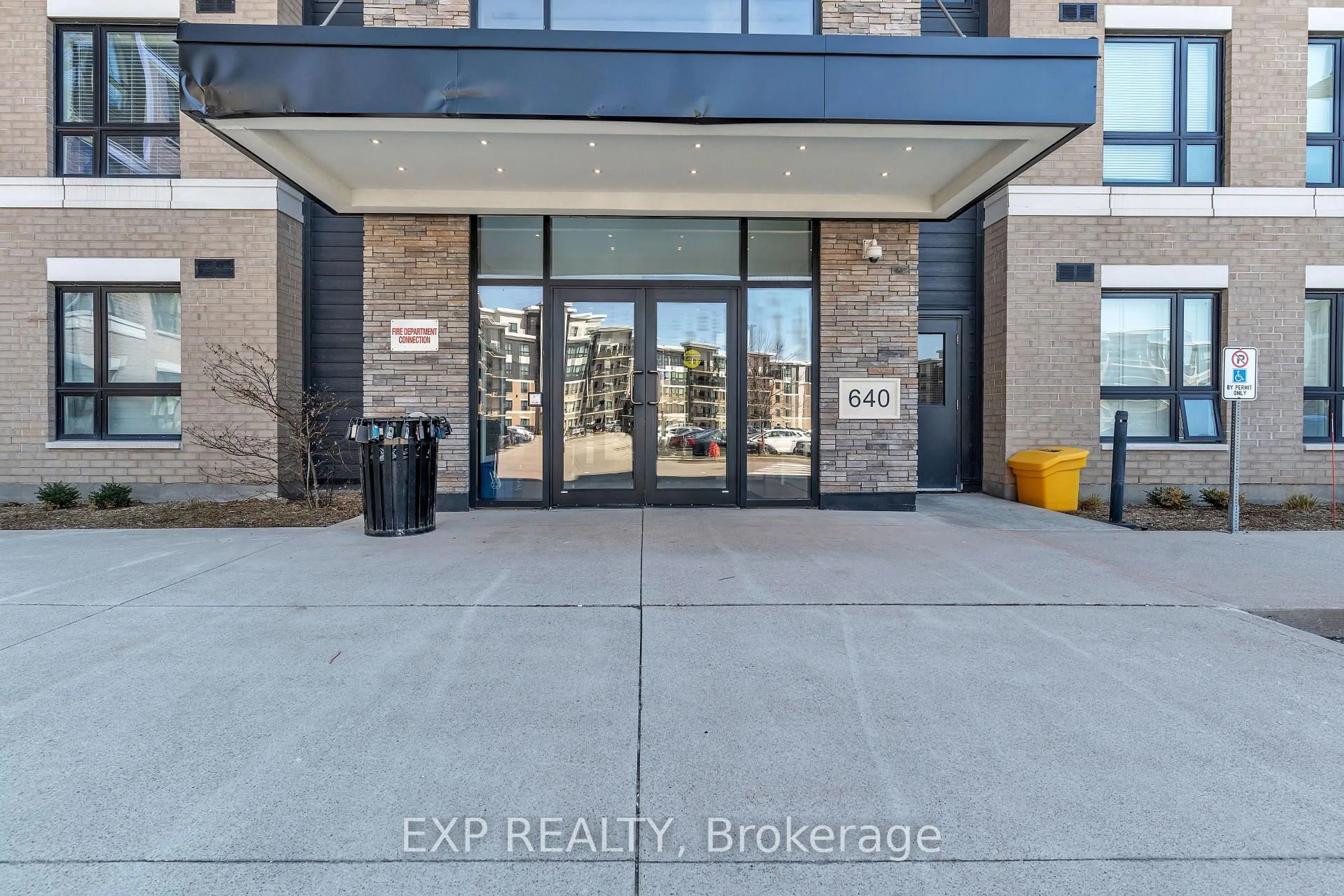 Indoor entryway for 640 Sauve St #602, Milton Ontario L9T 9A7