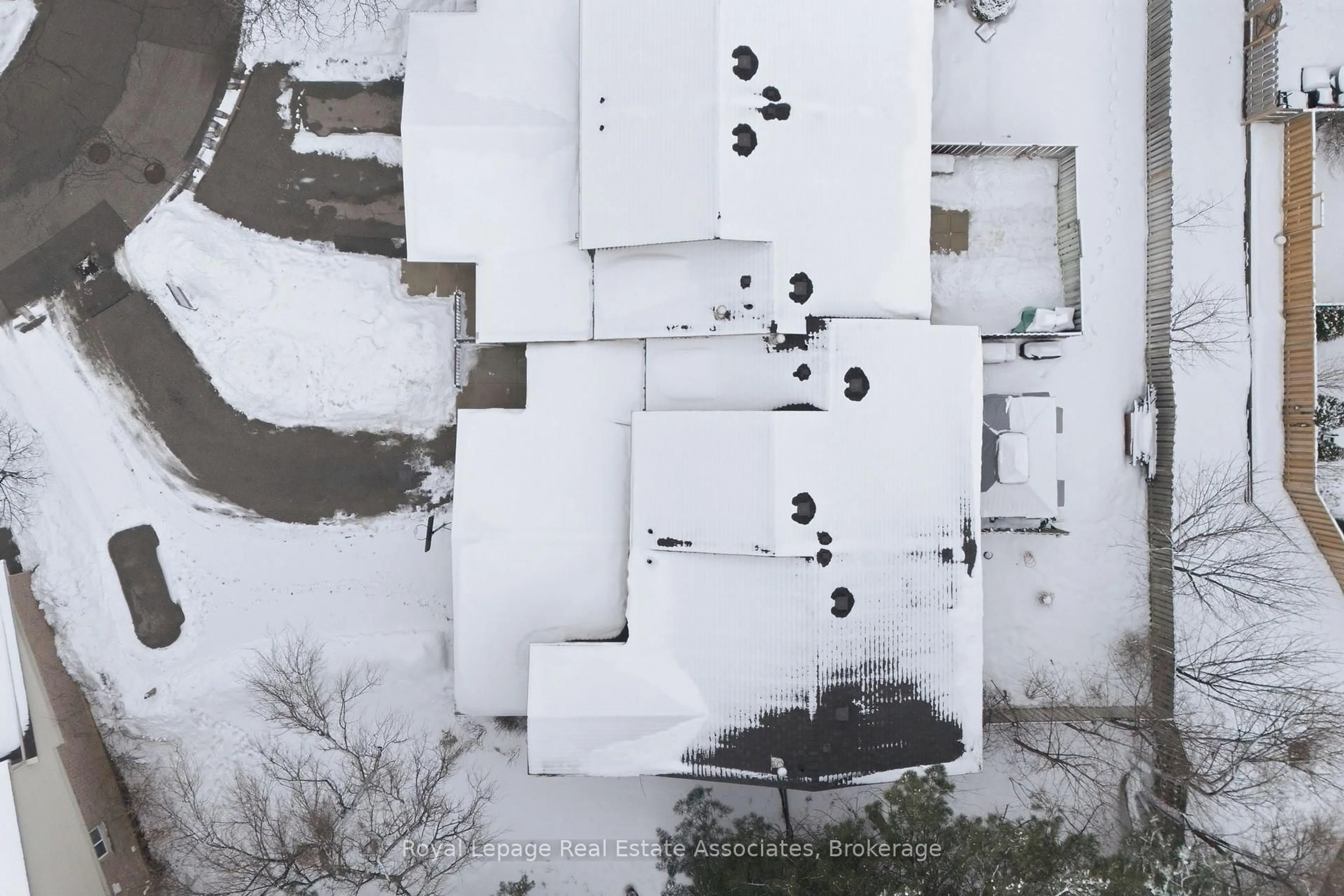 A pic from outside/outdoor area/front of a property/back of a property/a pic from drone, street for 2670 Battleford Rd #68, Mississauga Ontario L5N 2S7