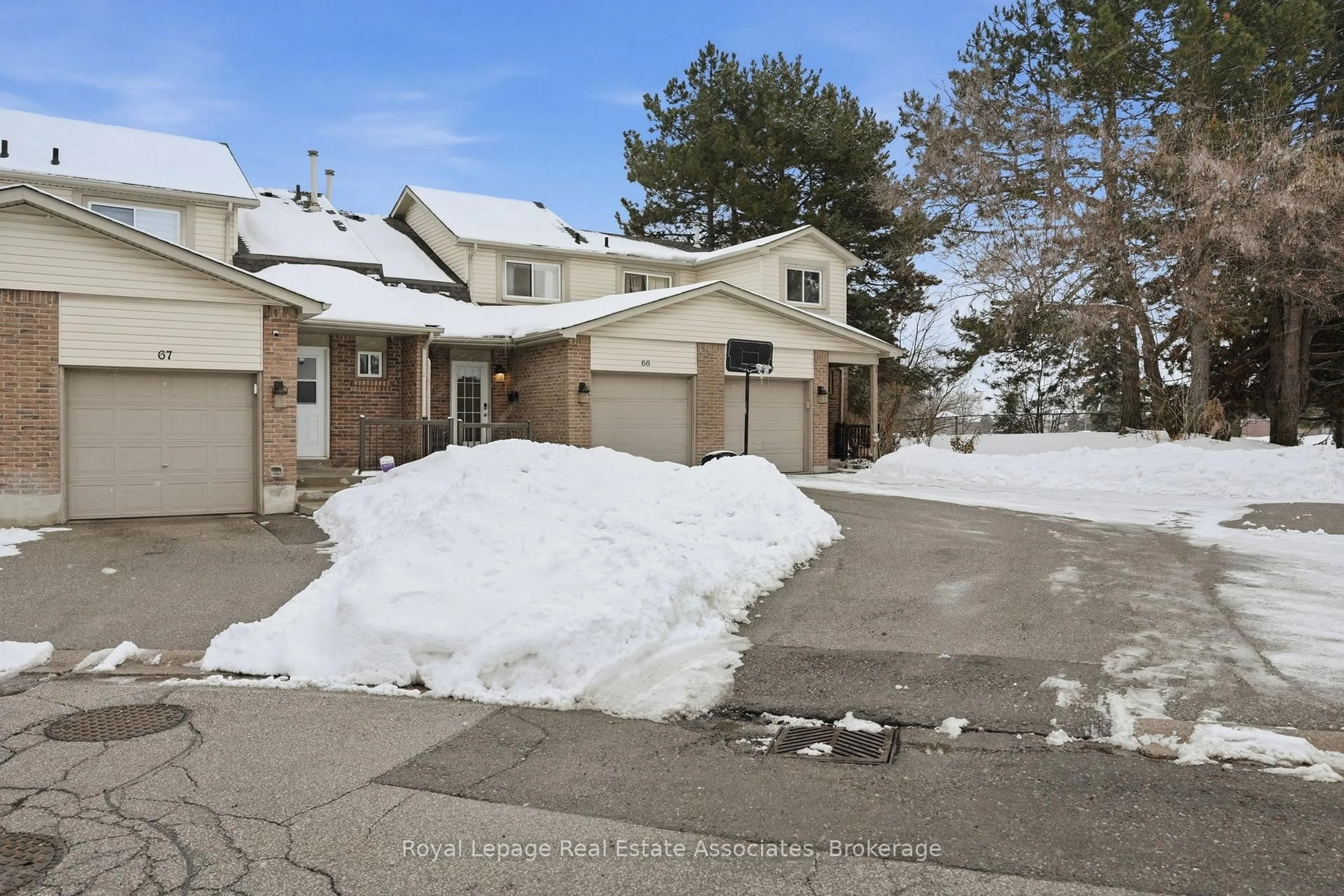 A pic from outside/outdoor area/front of a property/back of a property/a pic from drone, street for 2670 Battleford Rd #68, Mississauga Ontario L5N 2S7
