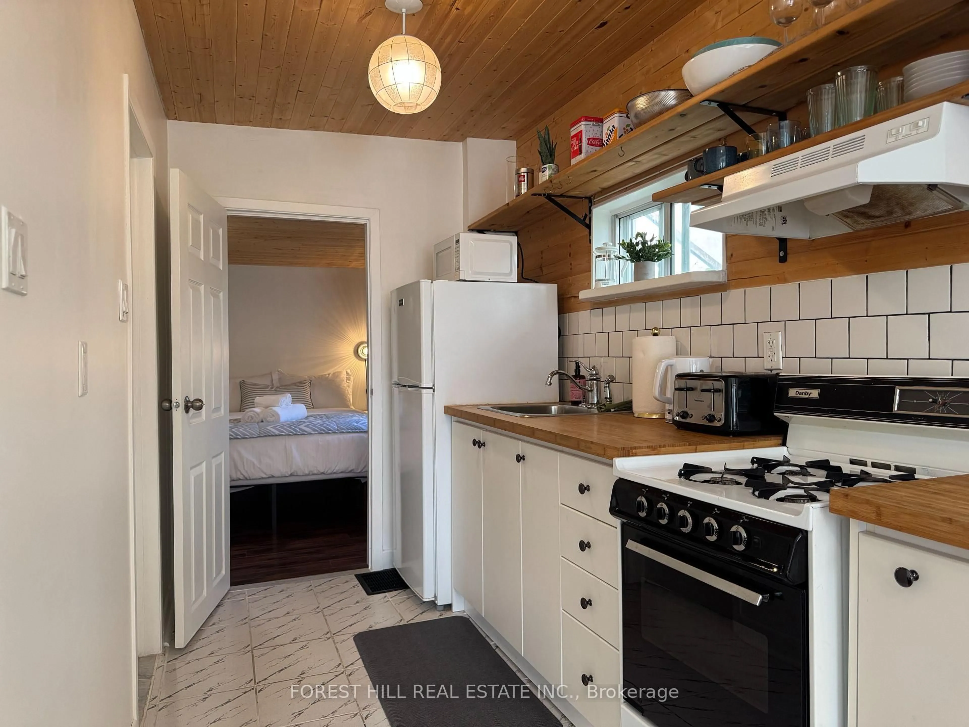 Standard kitchen, unknown for 325 Westmoreland Ave, Toronto Ontario M6H 3A6