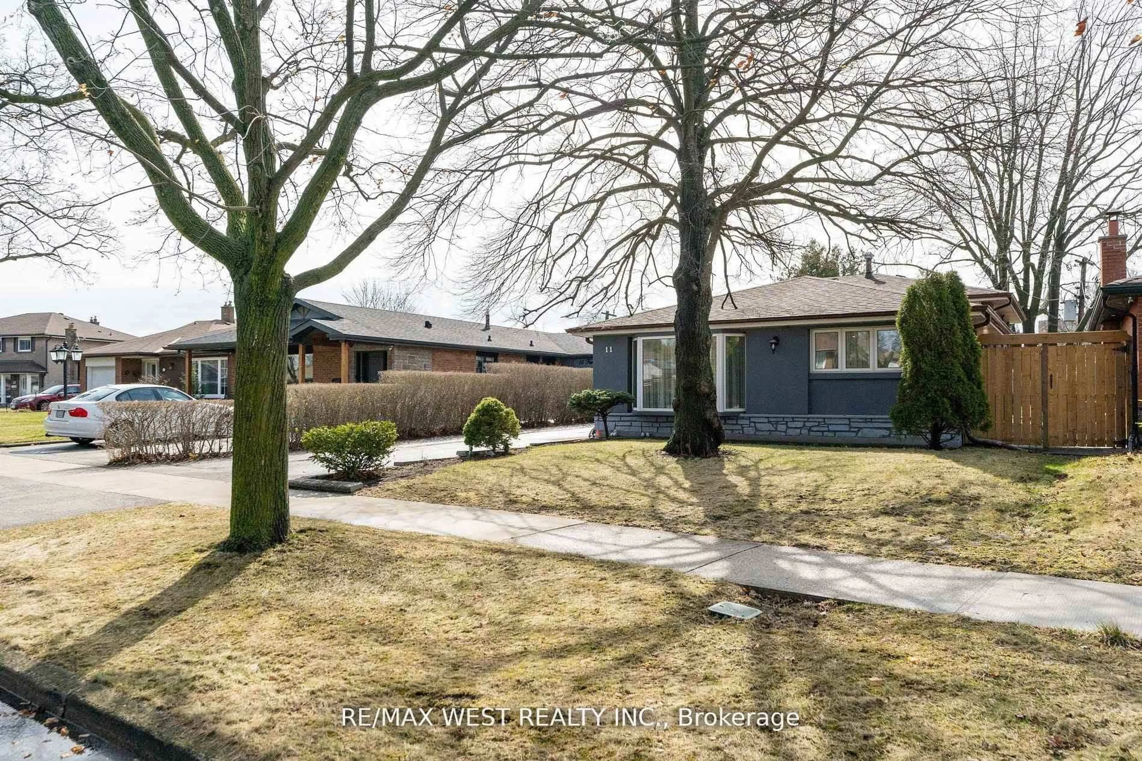 Unknown for 11 Farley Cres, Toronto Ontario M9R 2A5