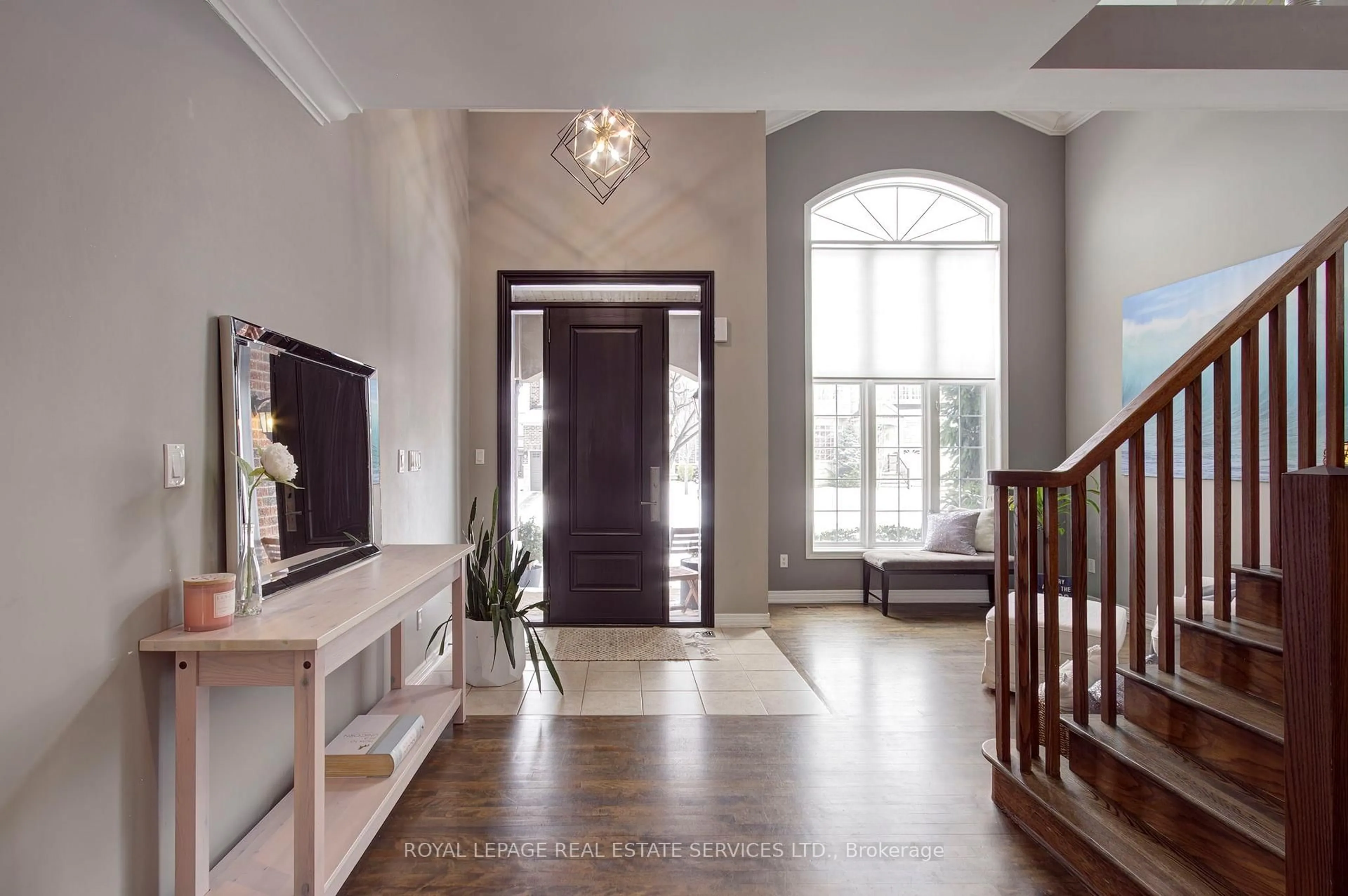 Indoor entryway for 3229 Saltaire Cres, Oakville Ontario L6M 0K8