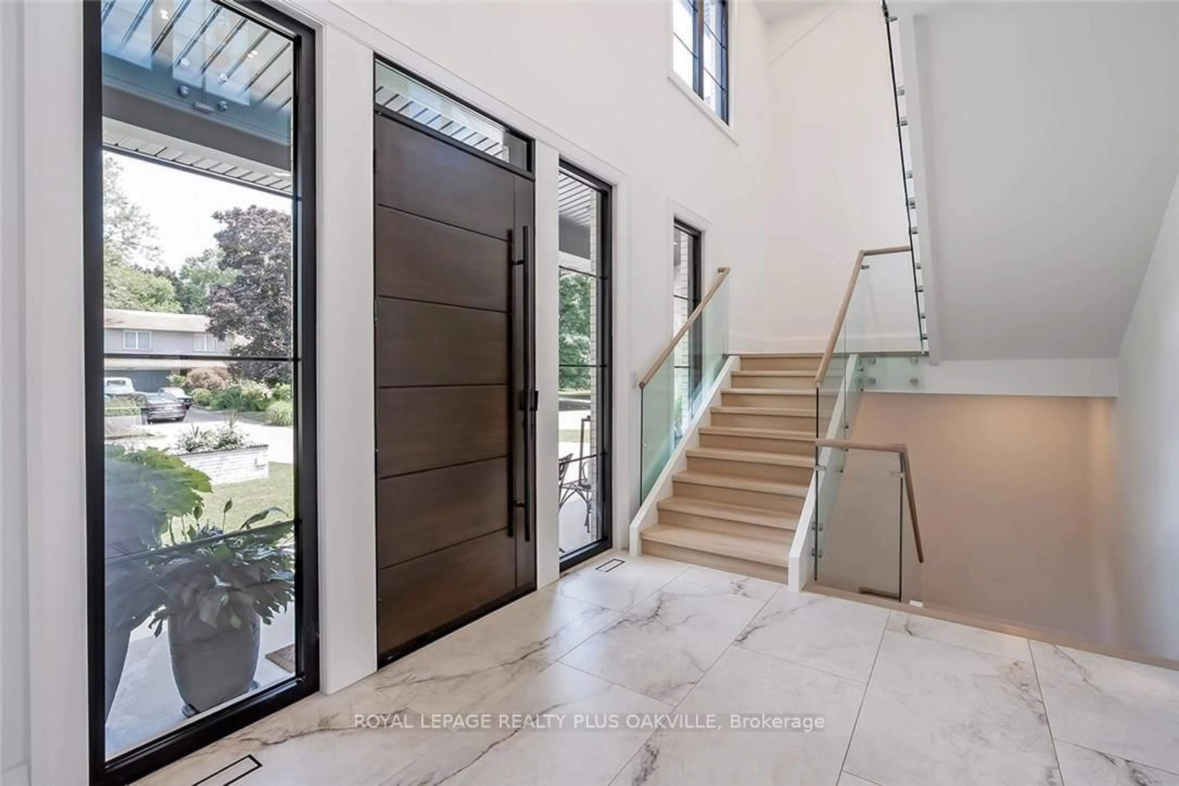 Indoor entryway for 234 Walby Dr, Oakville Ontario L6L 4E5