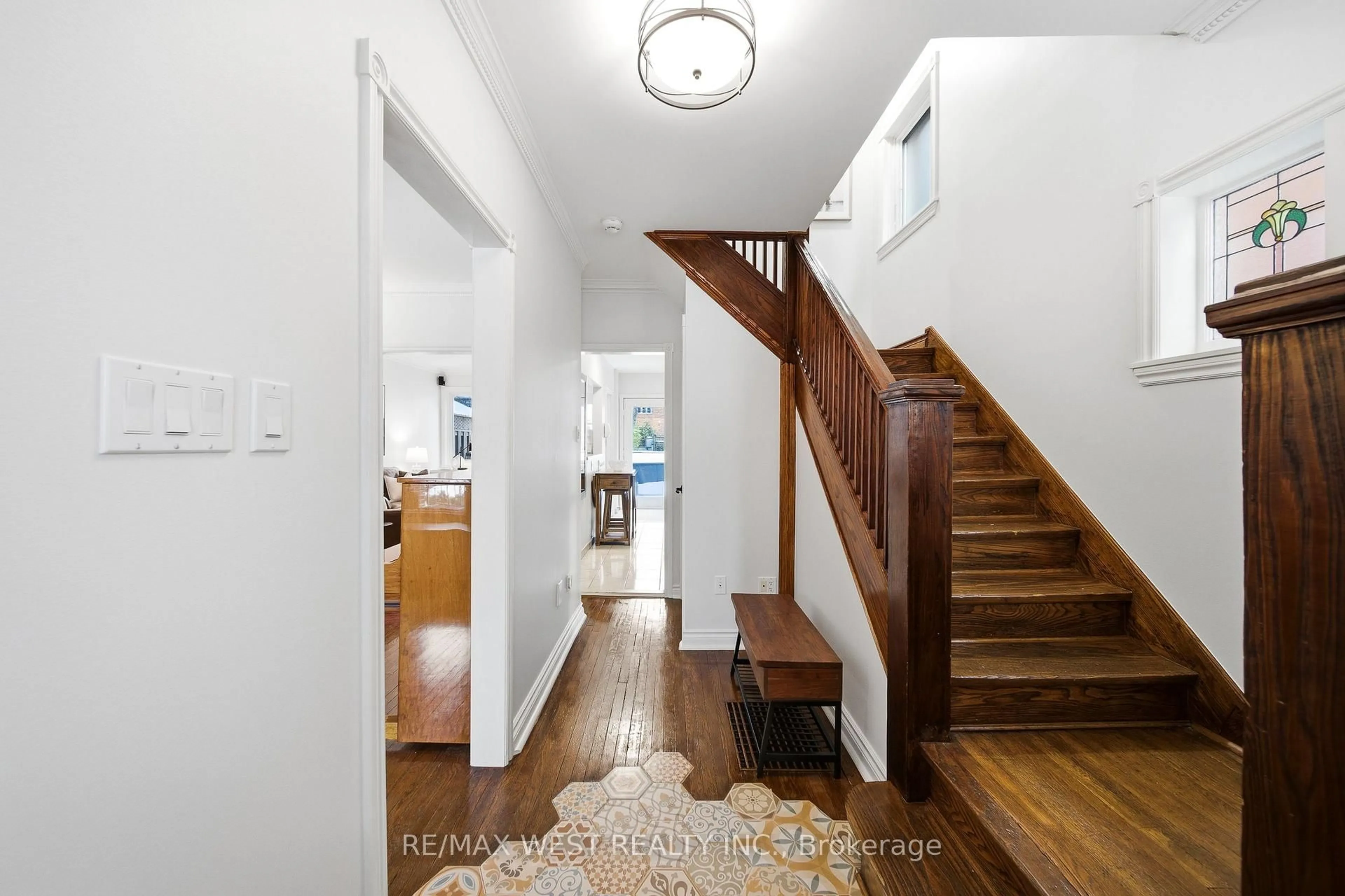 Indoor entryway for 299 Armadale Ave, Toronto Ontario M6S 3X5