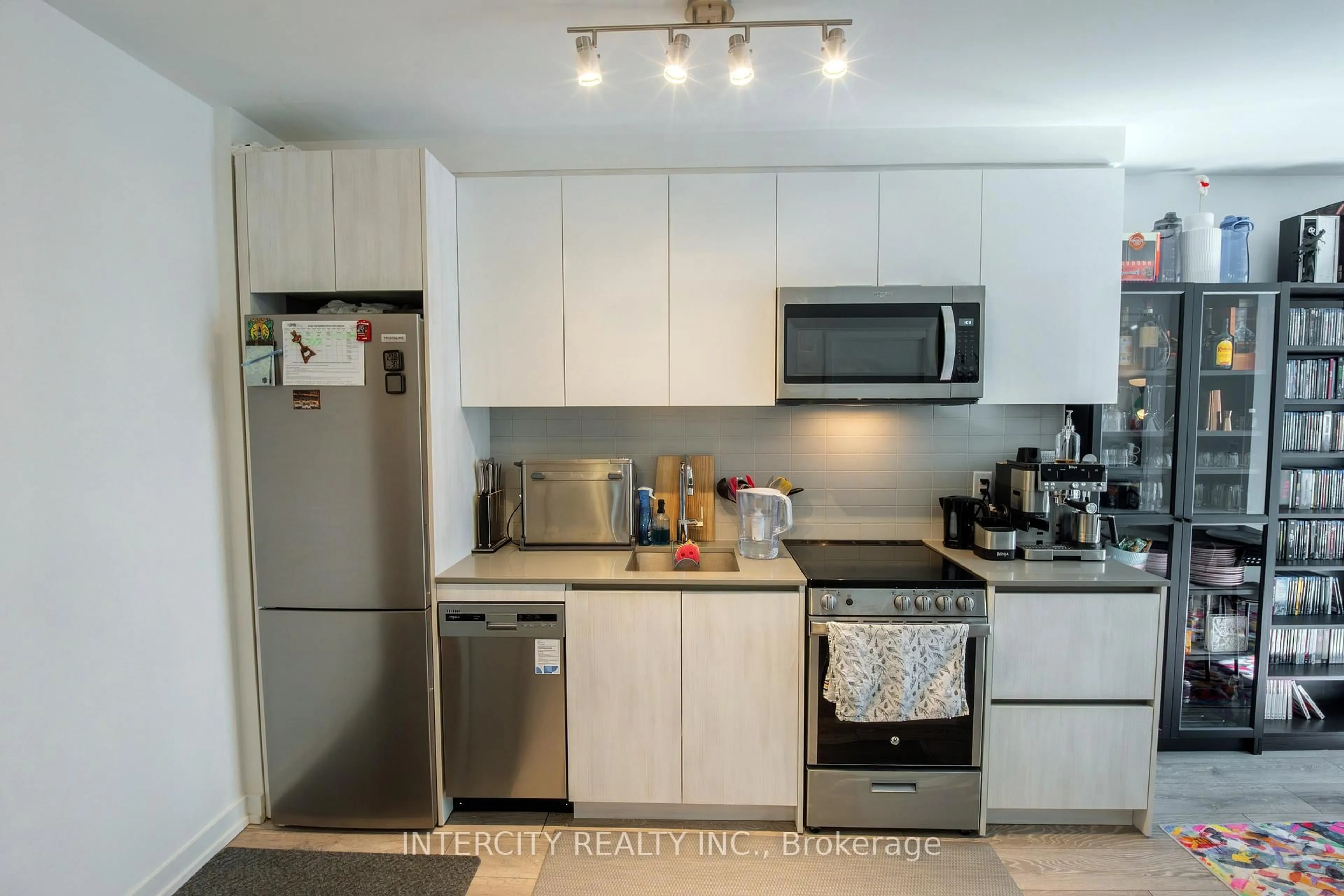 Standard kitchen, unknown for 3100 Keele St #604, Toronto Ontario M3M 0E1