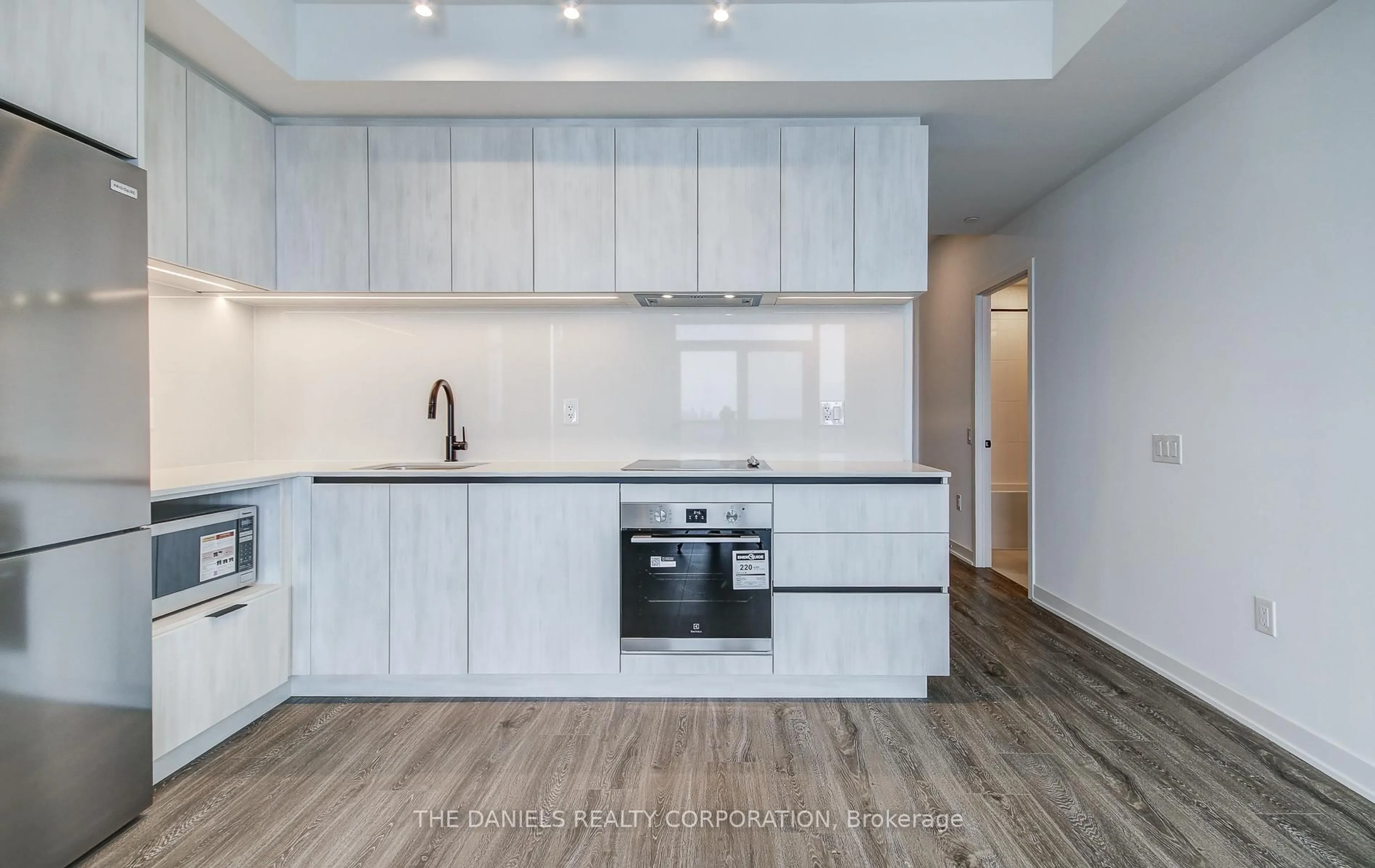 Standard kitchen, unknown for 2495 Eglinton Ave #1602, Mississauga Ontario L5M 2T2