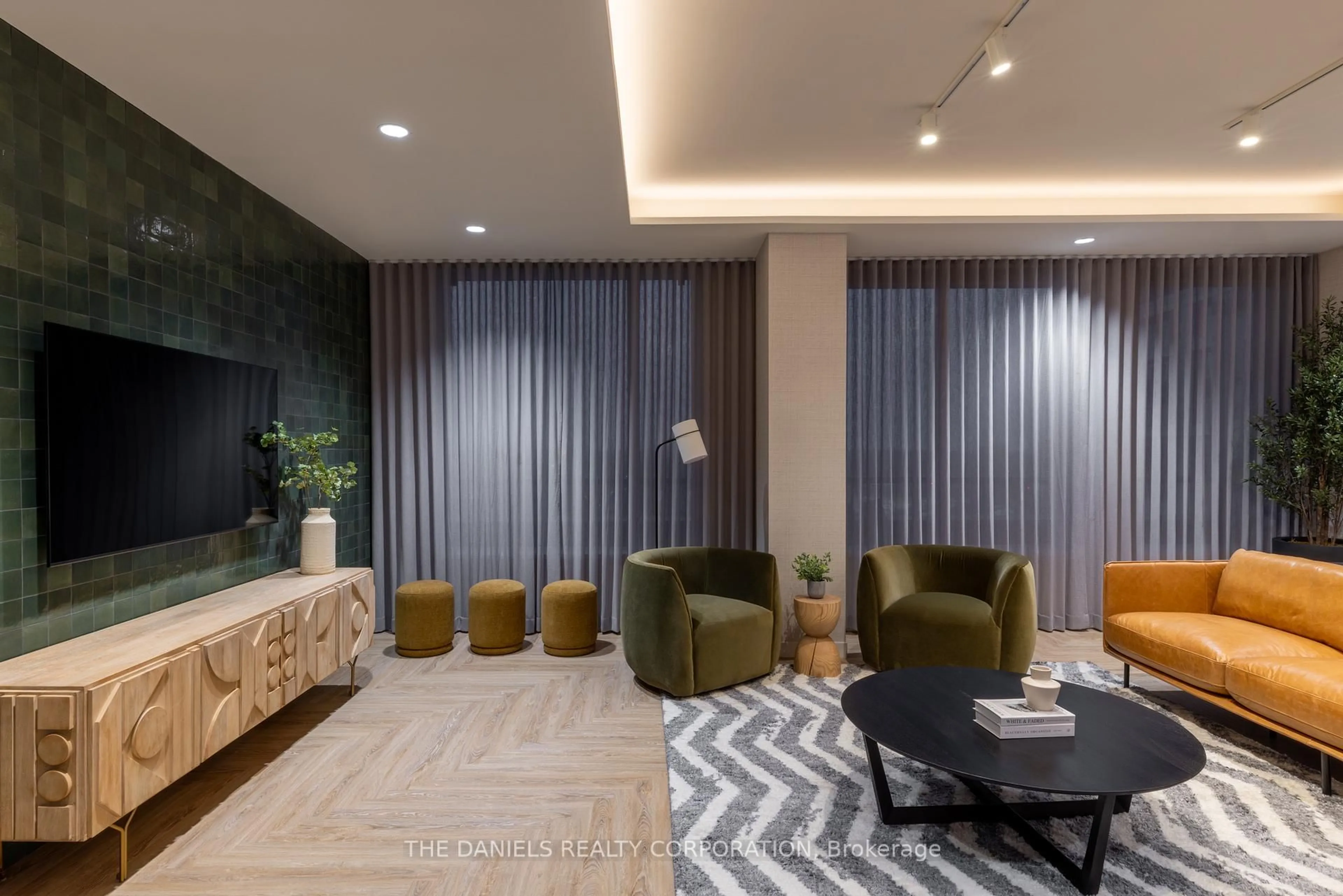 Unknown for 2495 Eglinton Ave #1705, Mississauga Ontario L5M 2T2