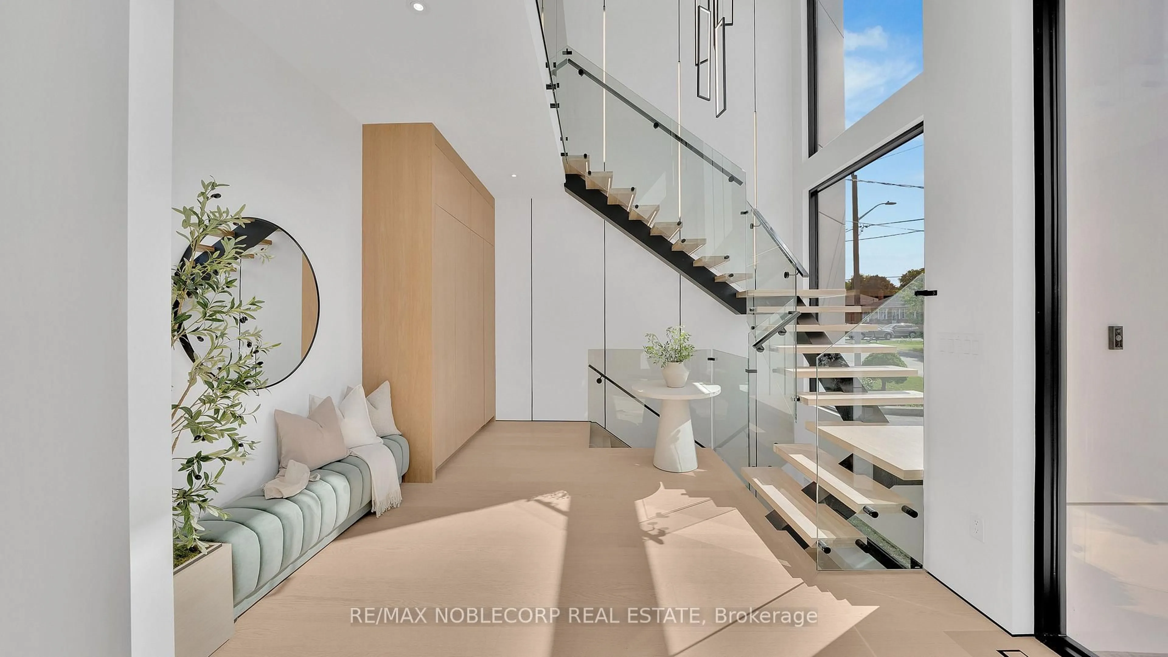 Unknown for 16 Deevale Rd, Toronto Ontario M3M 1Z3