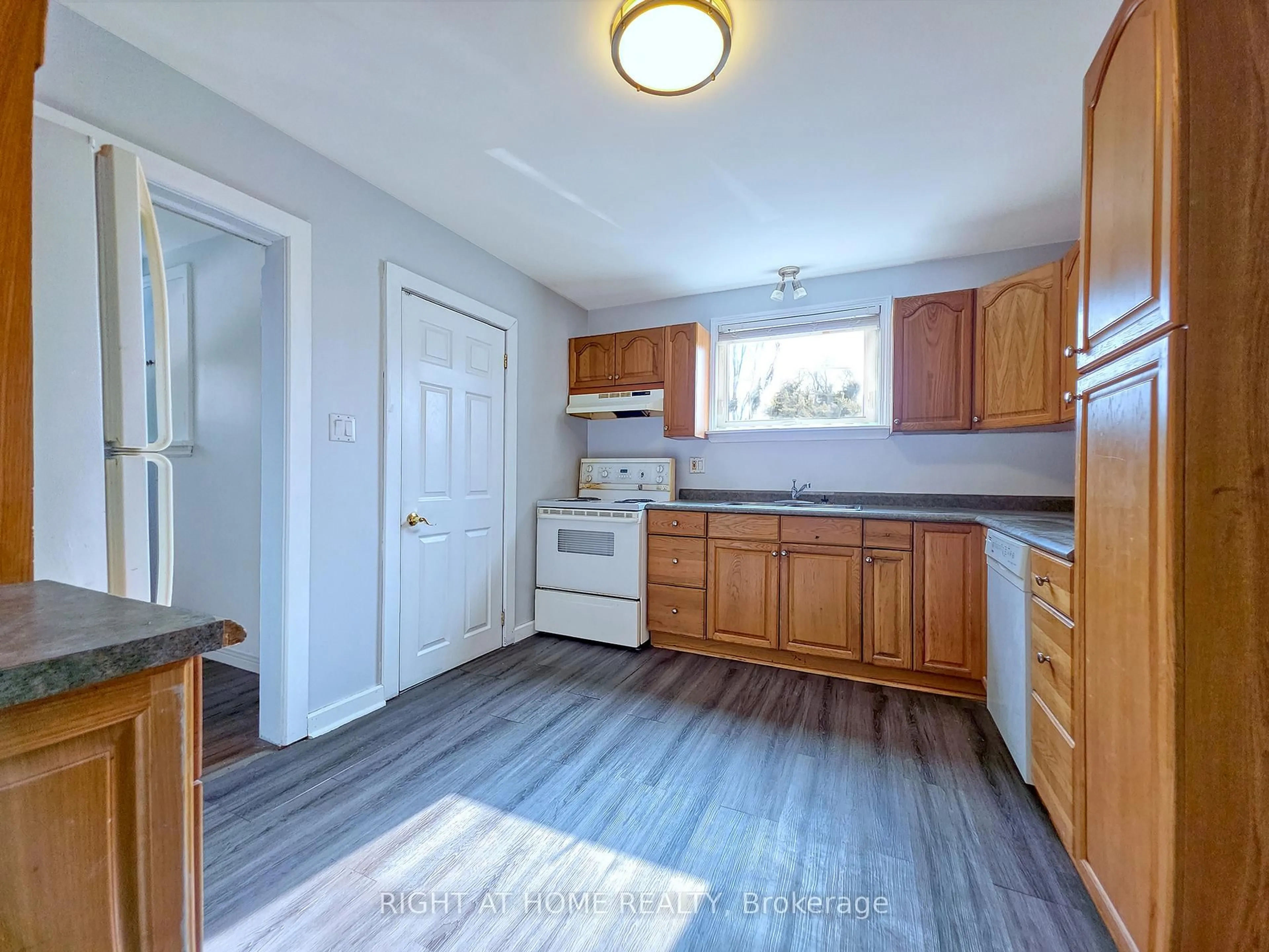 Standard kitchen, unknown for 9 Rogers Rd, Brampton Ontario L6X 1L7