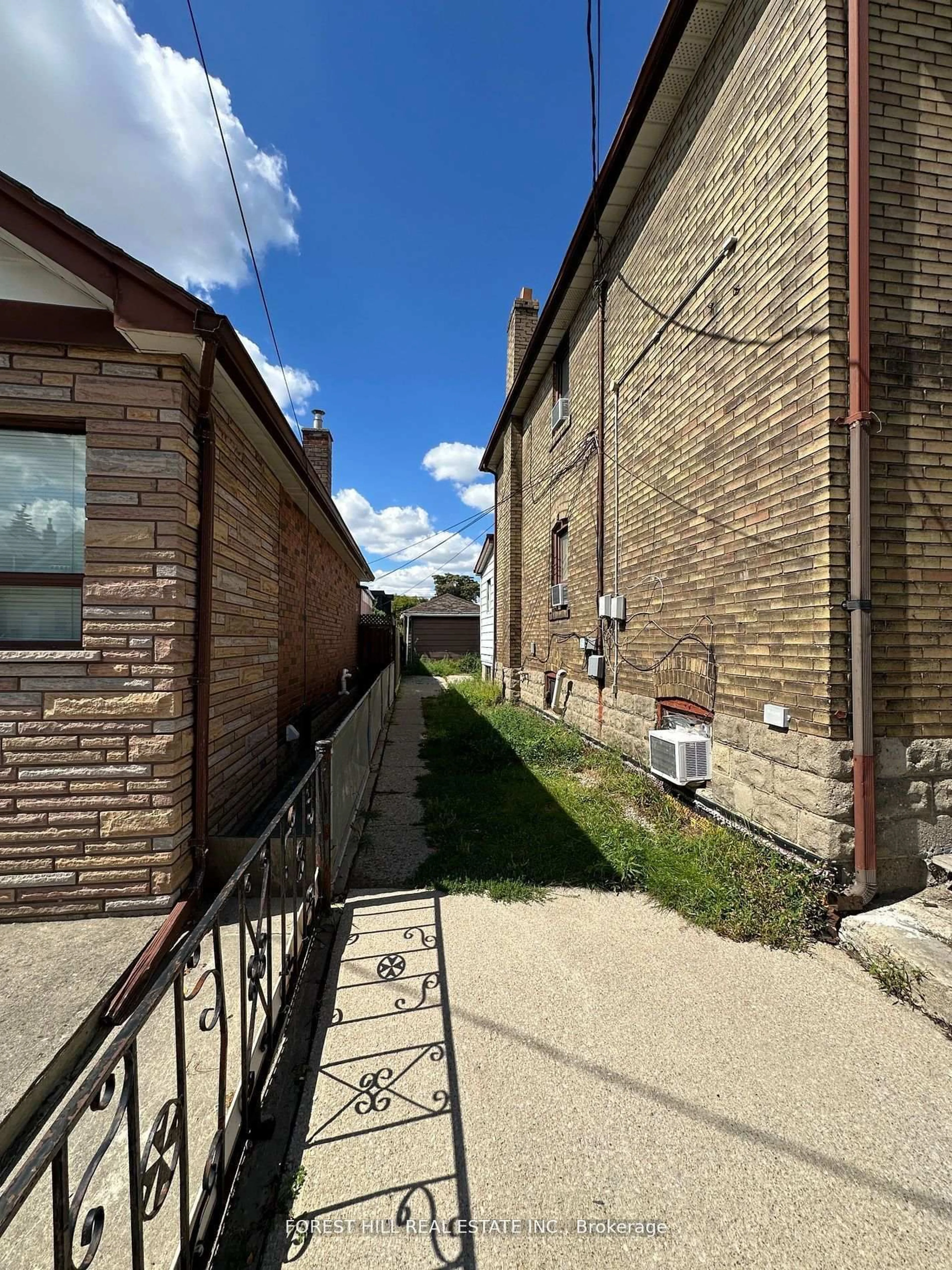 Patio, street for 666 Jane St, Toronto Ontario M6N 4A7