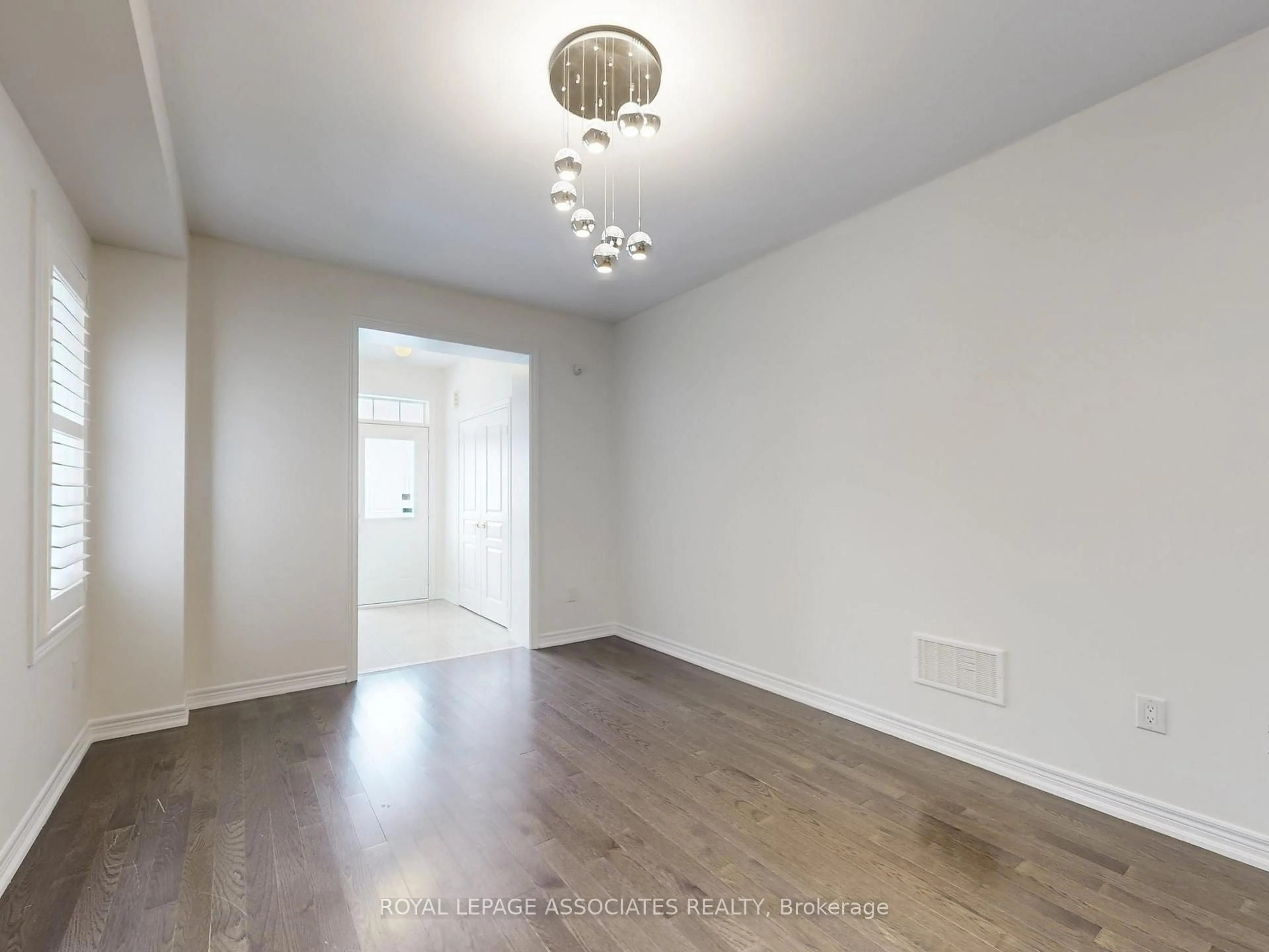 A pic of a room for 10 Lloyd Cres, Brampton Ontario L7A 4J5