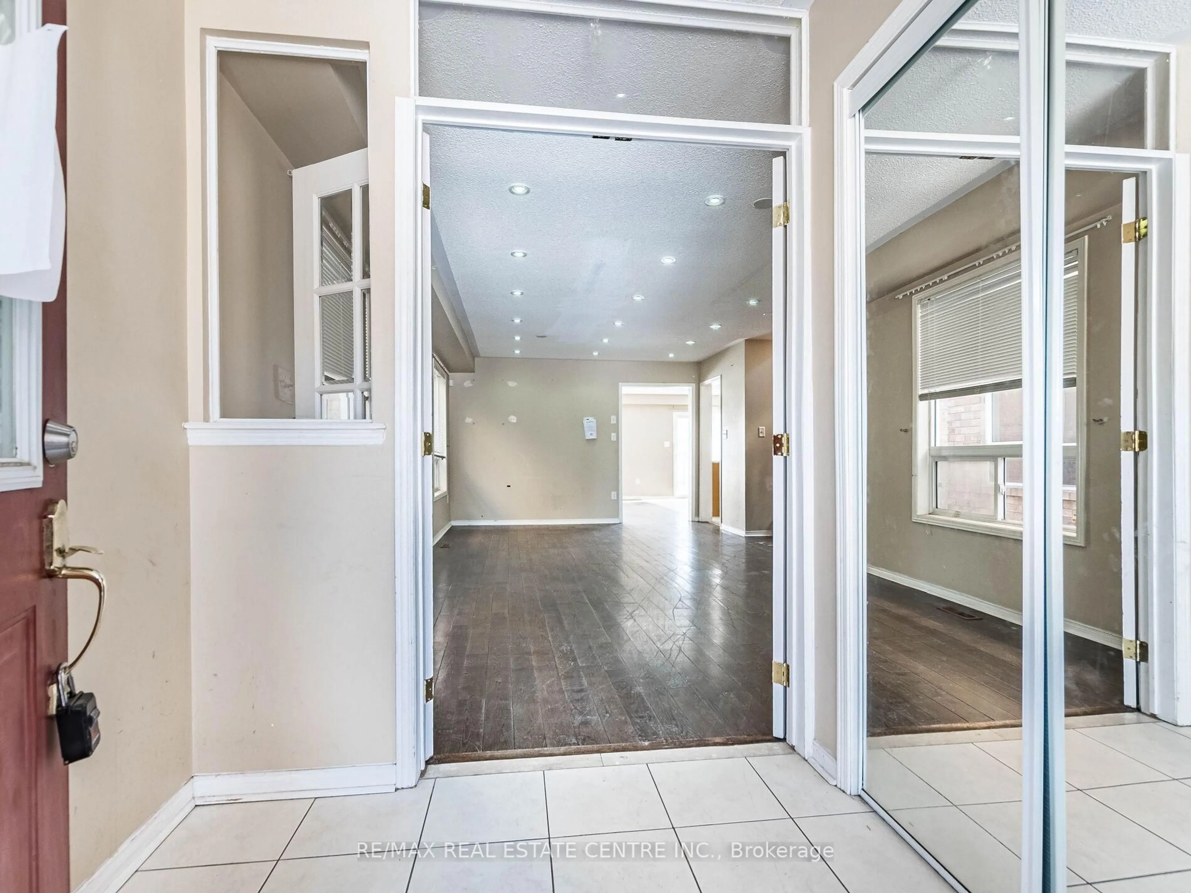 Indoor entryway for 85 El Camino Way, Brampton Ontario L7A 3C4