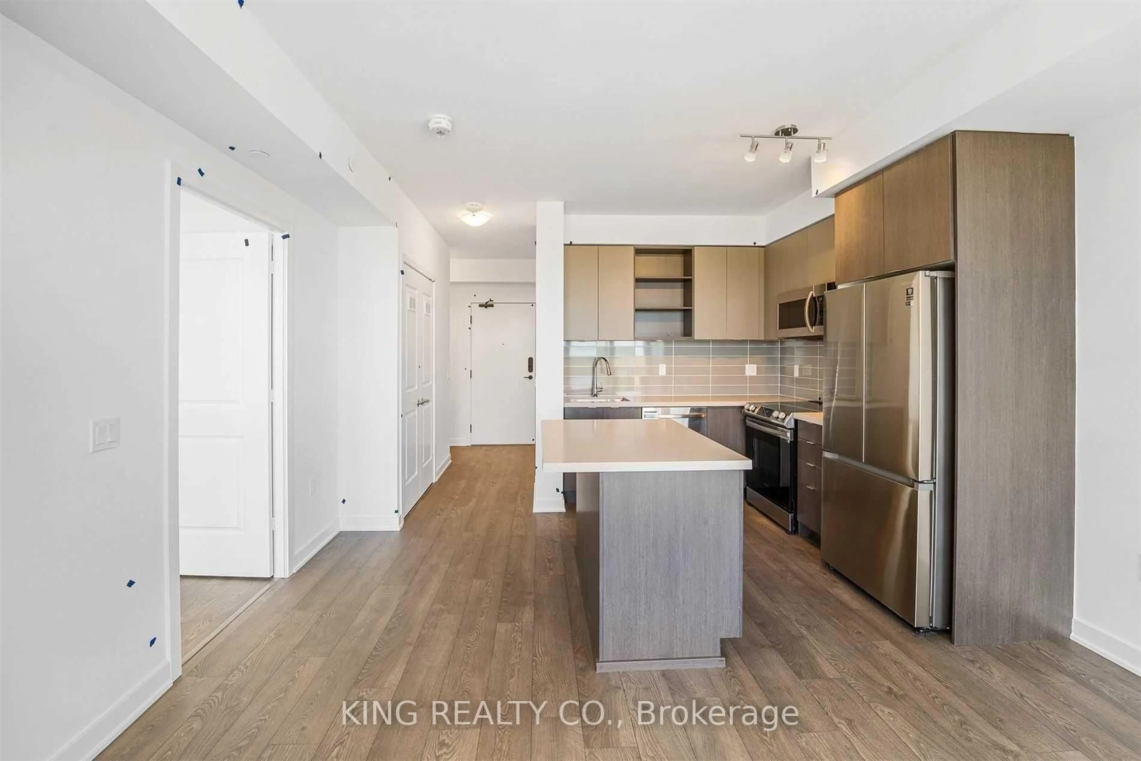 Open concept kitchen, wood/laminate floor for 4655 Metcalfe Ave #2103, Mississauga Ontario L5M 0Z7