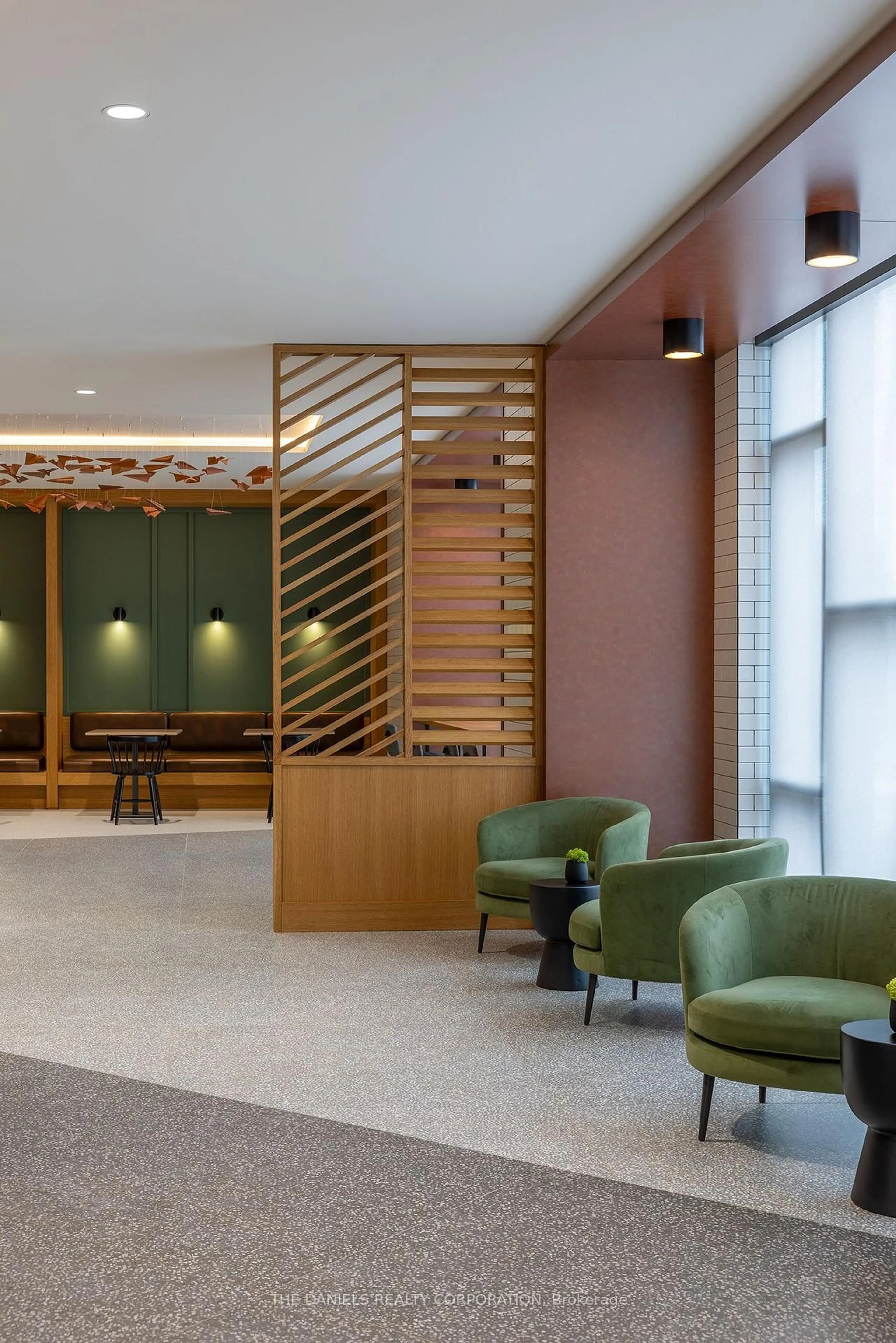 Indoor foyer for 2495 Eglinton Ave #1303, Mississauga Ontario L5M 2T2