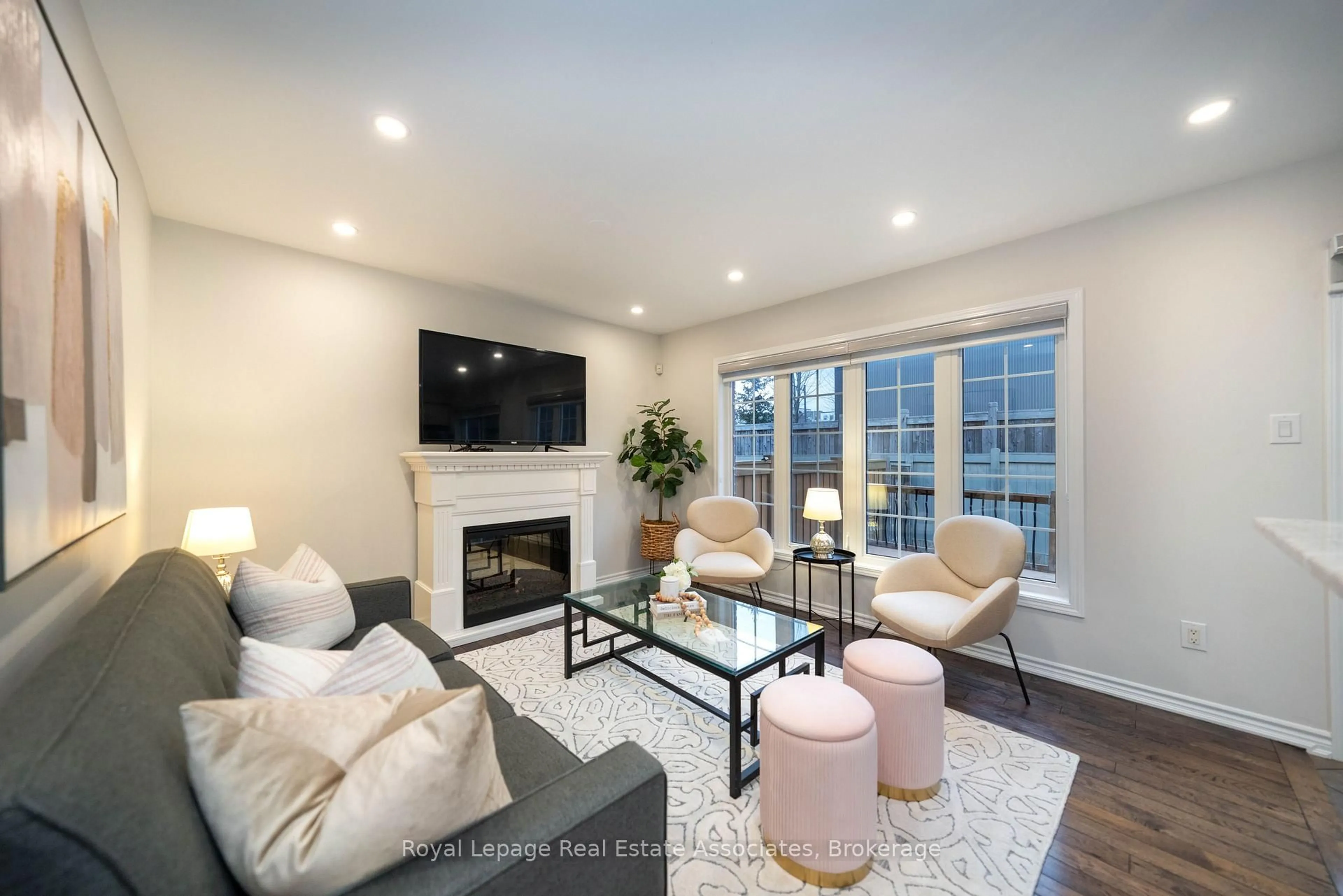 Living room with furniture, unknown for 303 Chuchmach Clse, Milton Ontario L9T 8B3