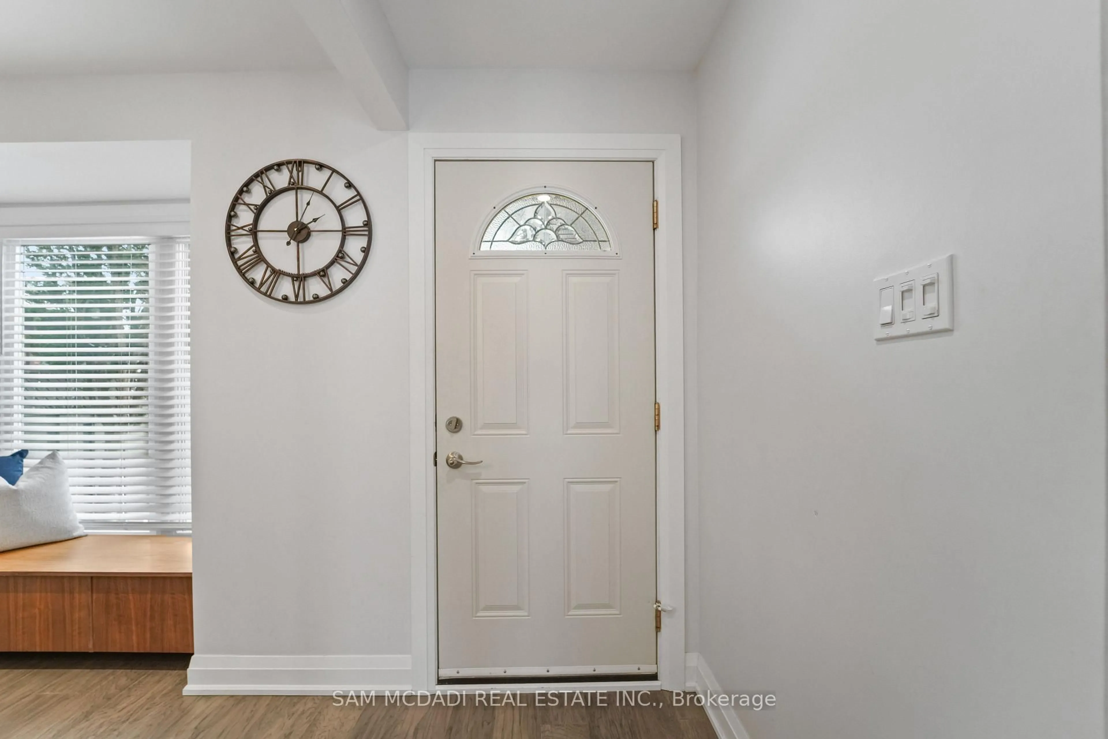 Indoor entryway for 4235 Pheasant Ru, Mississauga Ontario L5L 2B8