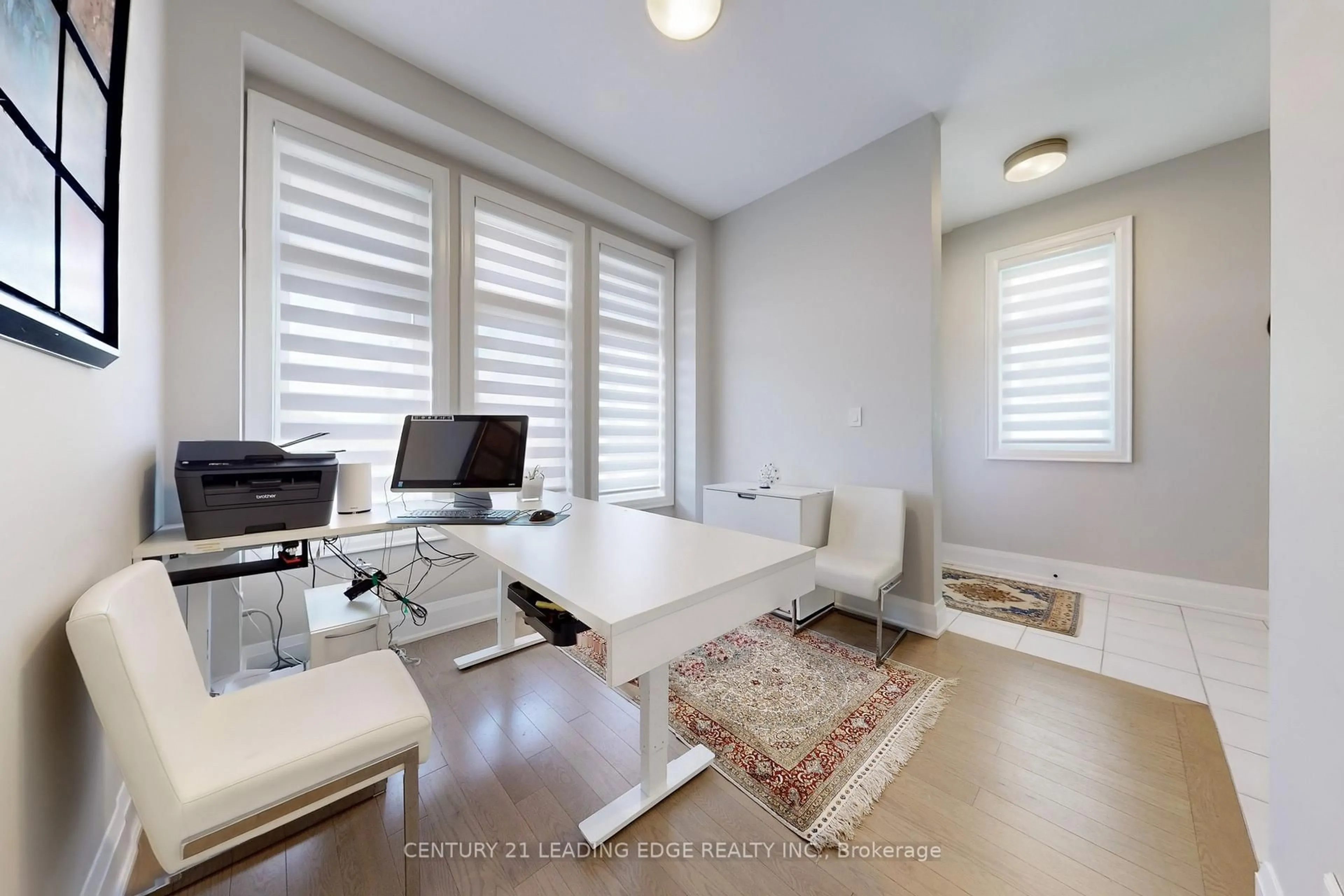 Living room with furniture, unknown for 3016 WILLIAM CUTMORE Blvd, Oakville Ontario L6H 7W8