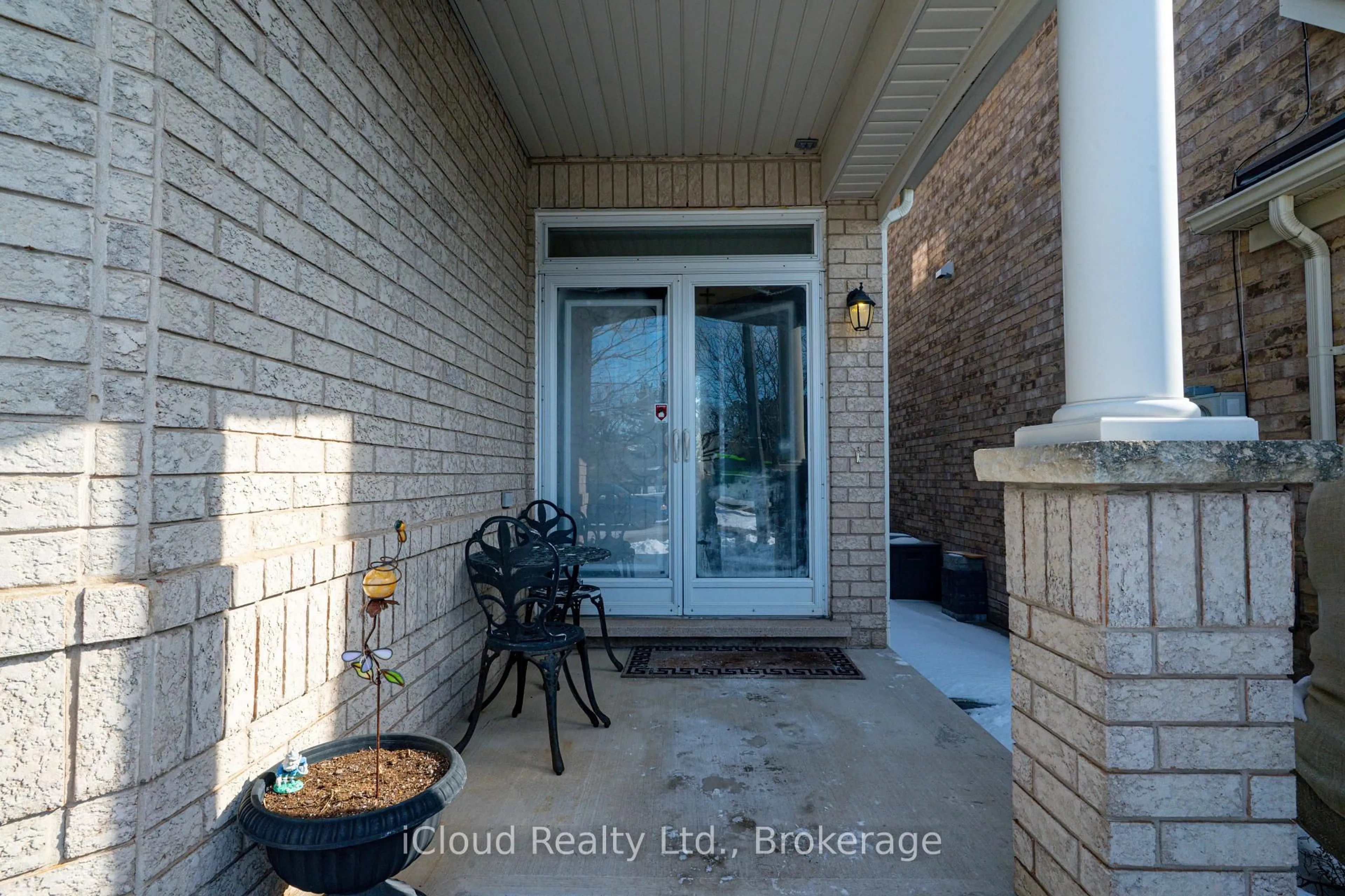 Indoor entryway for 625 Laughren Cres, Milton Ontario L9T 0G6