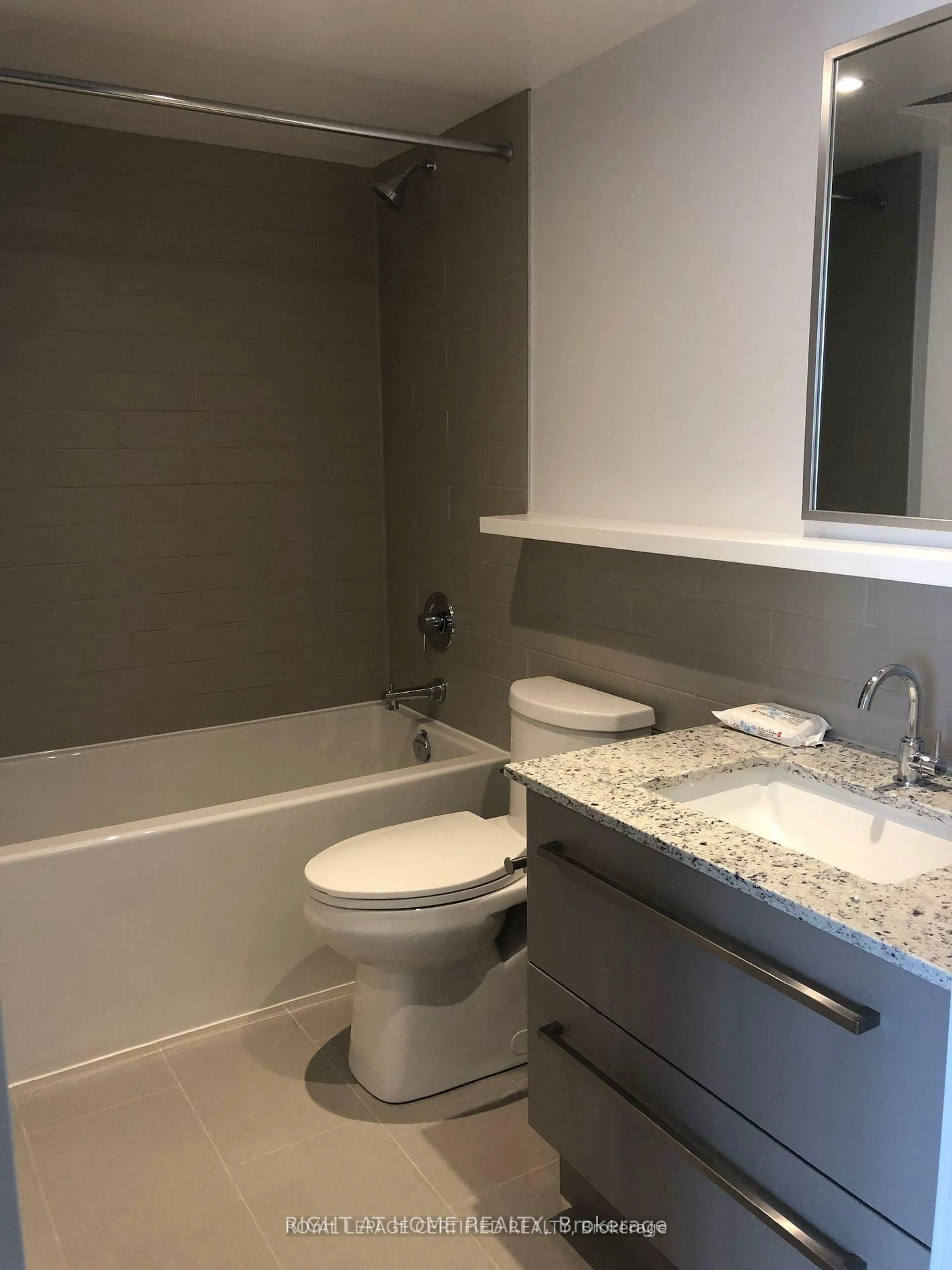 Standard bathroom, ceramic/tile floor for 160 Flemington Rd #1409, Toronto Ontario M6A 2P4
