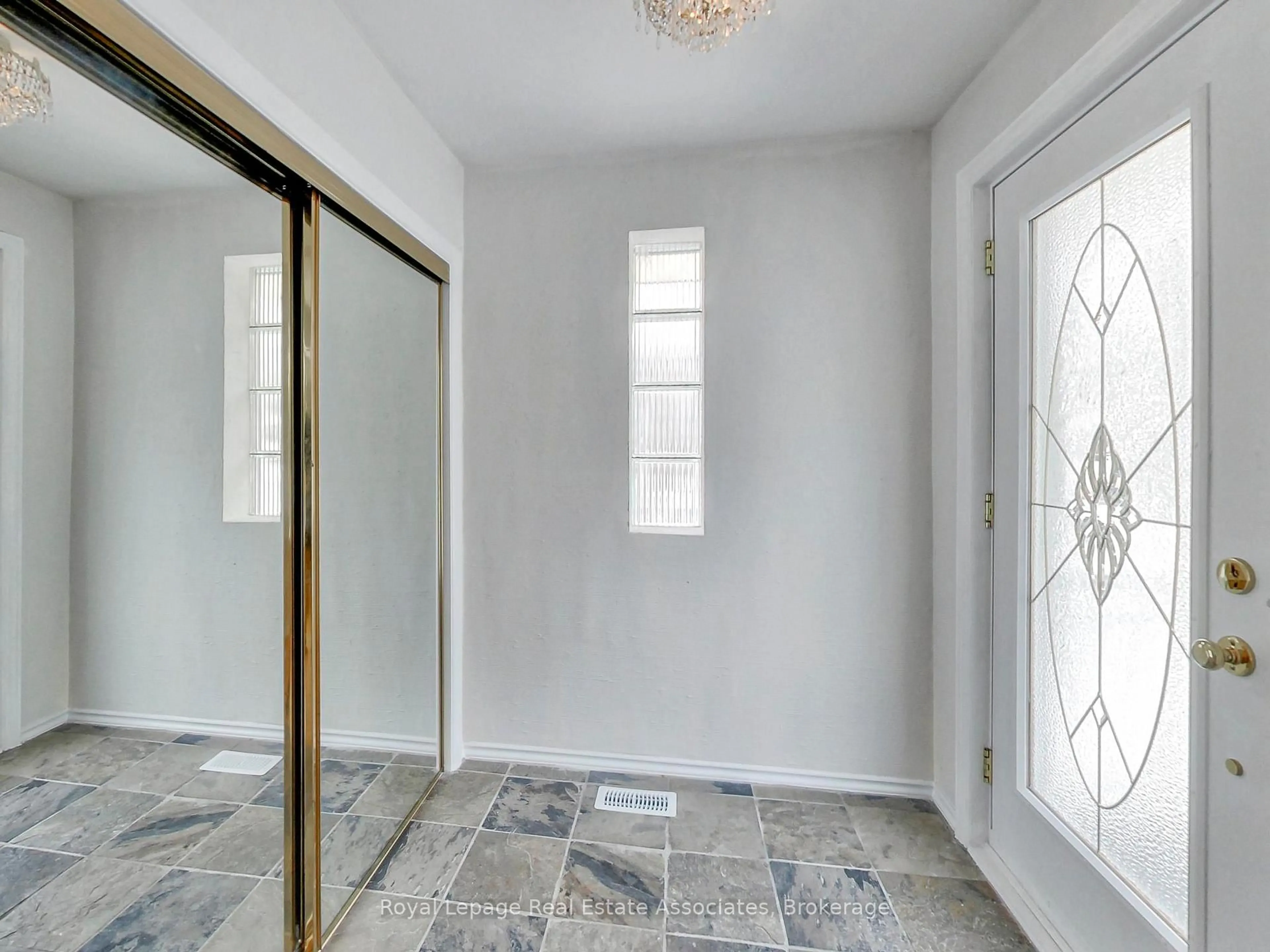 Indoor entryway for 9 Beaverbrook Ave, Toronto Ontario M9B 2M8