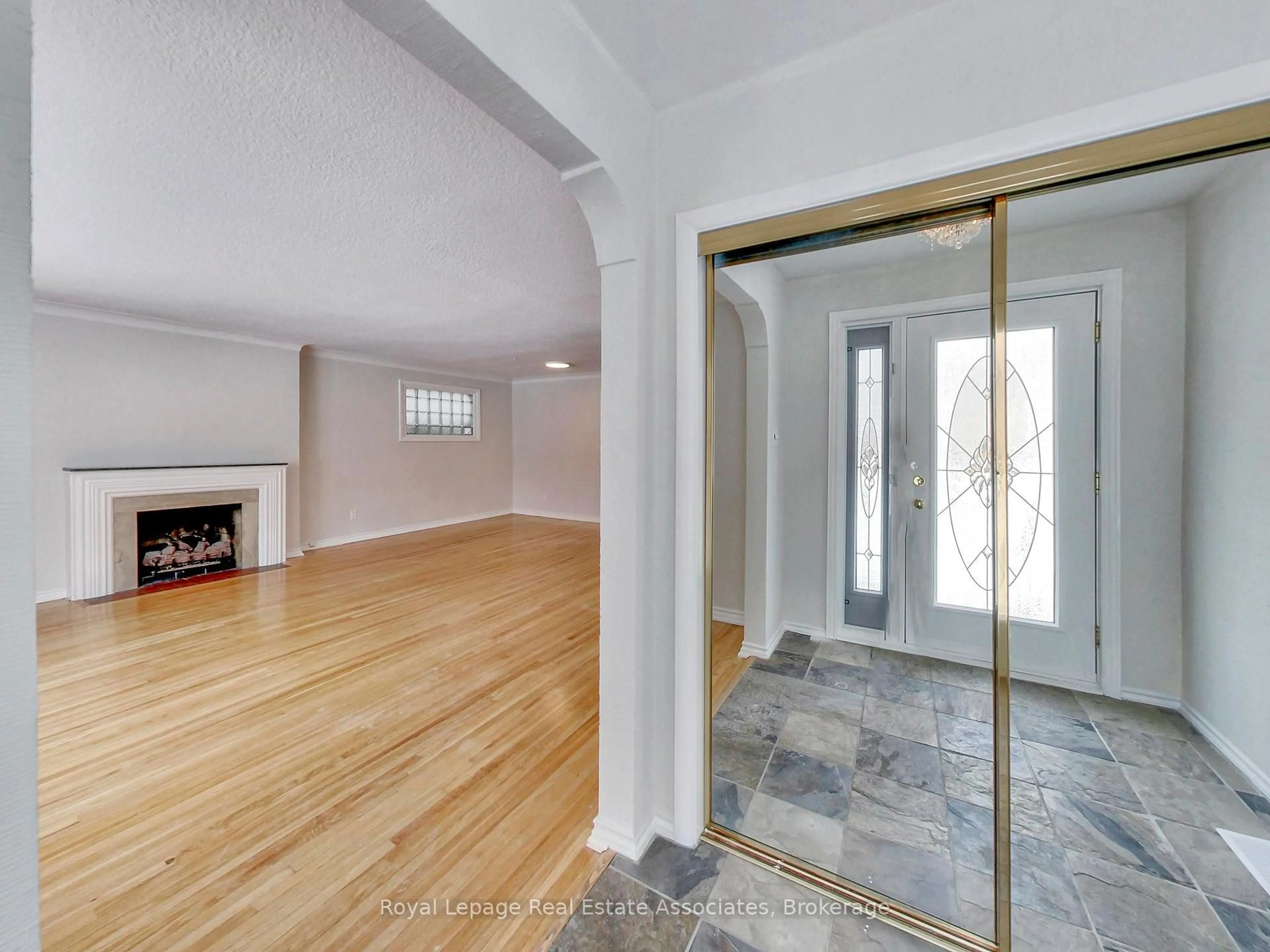 Unknown for 9 Beaverbrook Ave, Toronto Ontario M9B 2M8