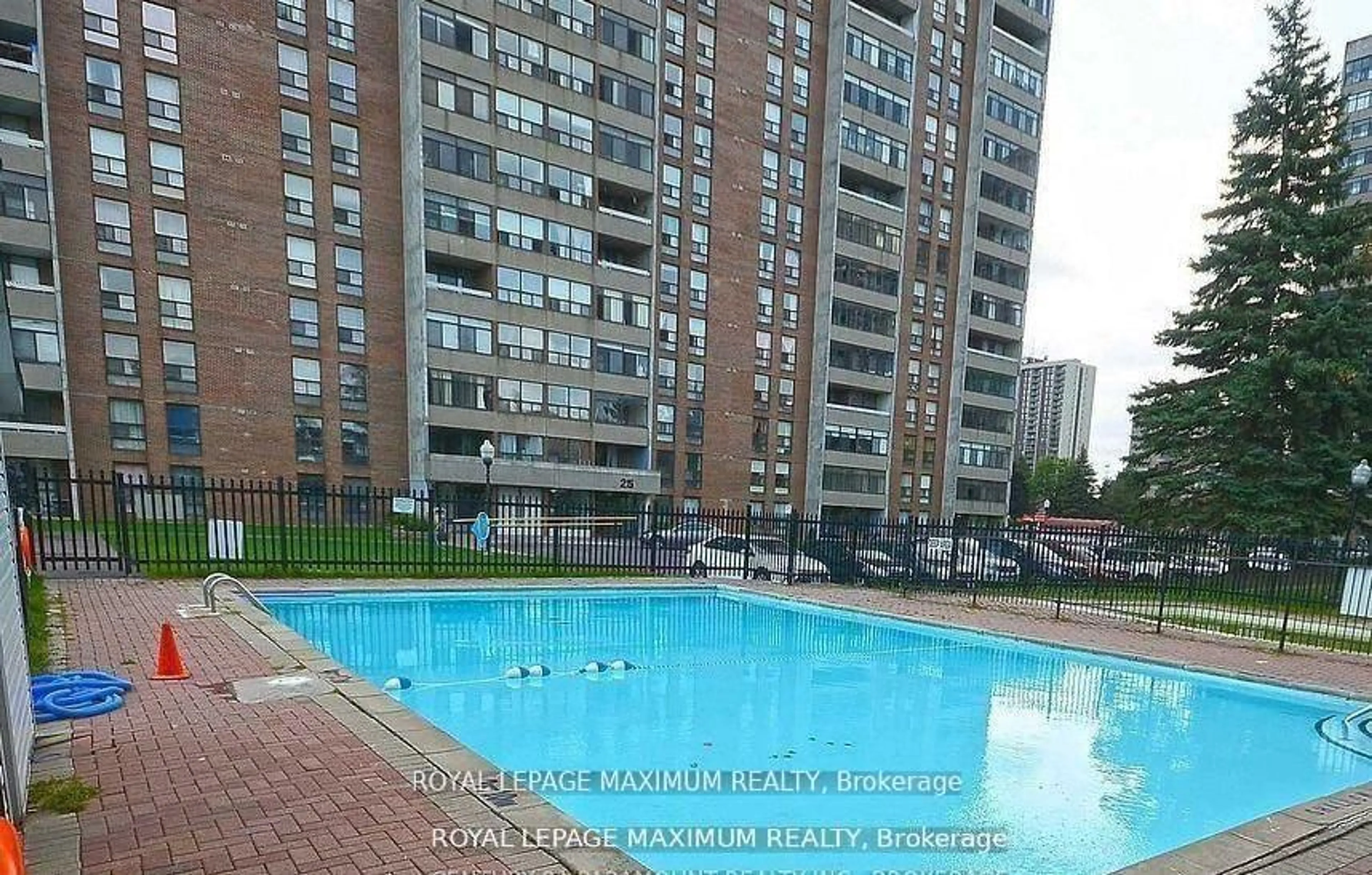 Pool for 15 Kensington Rd #1912, Brampton Ontario L6T 3W2