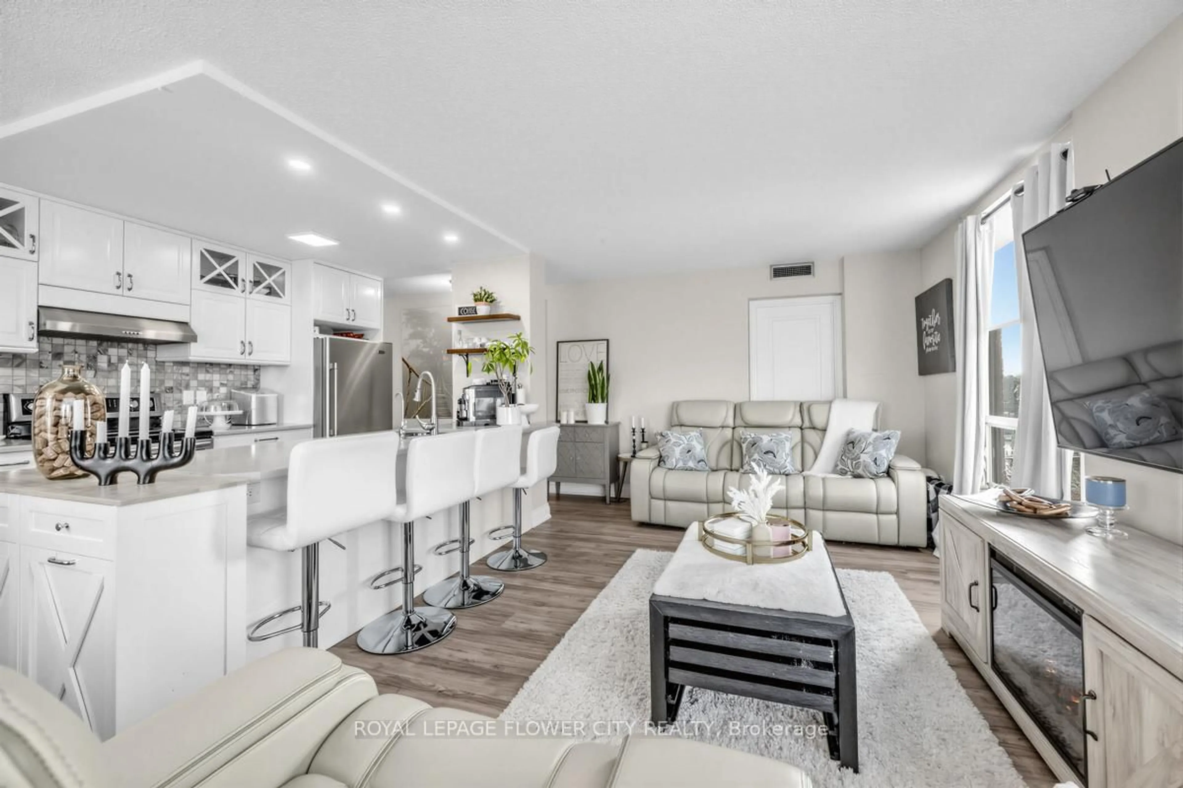 Open concept kitchen, unknown for 3 Hickory Tree Rd #908, Toronto Ontario M9N 3W5